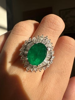 18k White Gold Diamond and Emerald Ring
