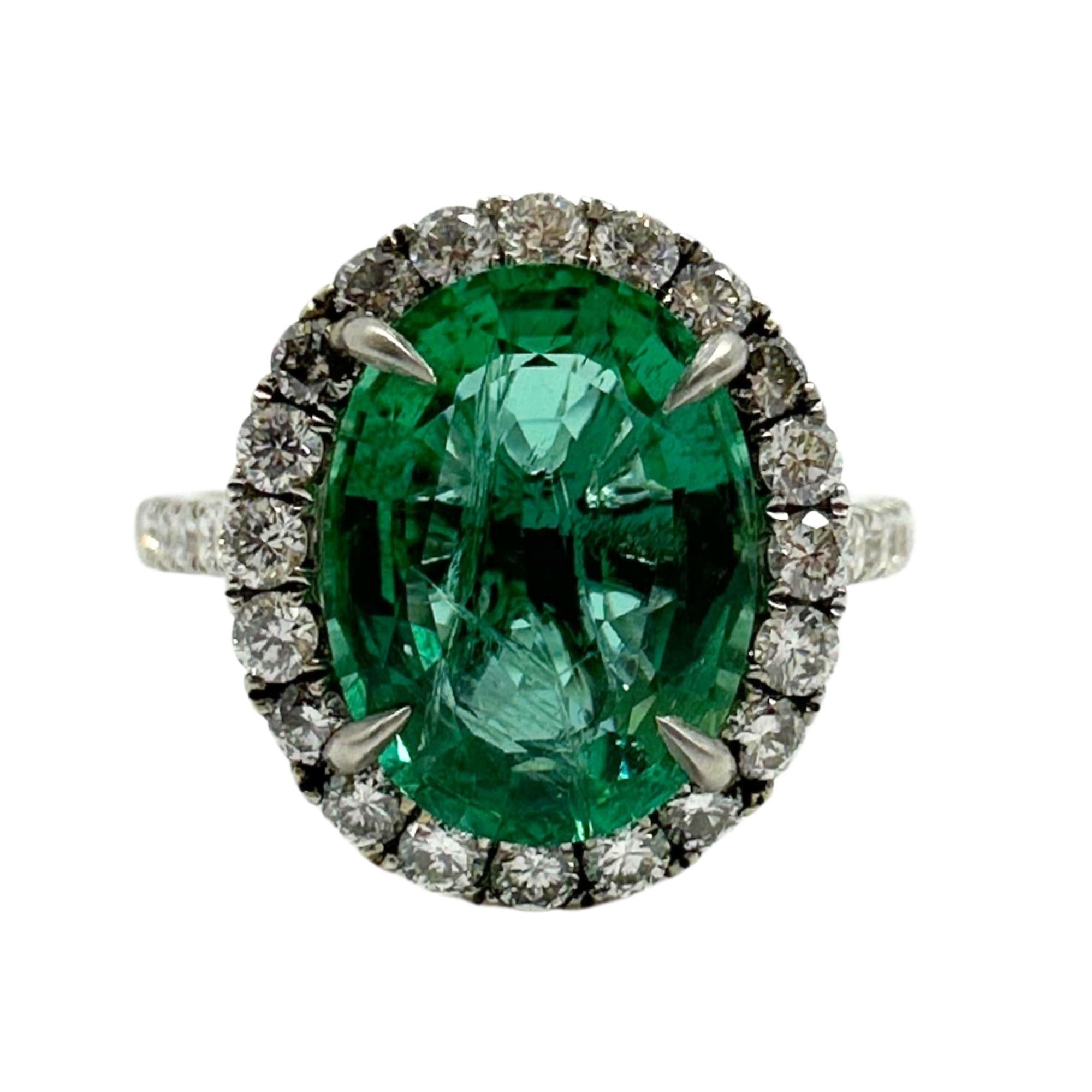 Oval Cut 18K White Gold Diamond and Emerald Ring For Sale