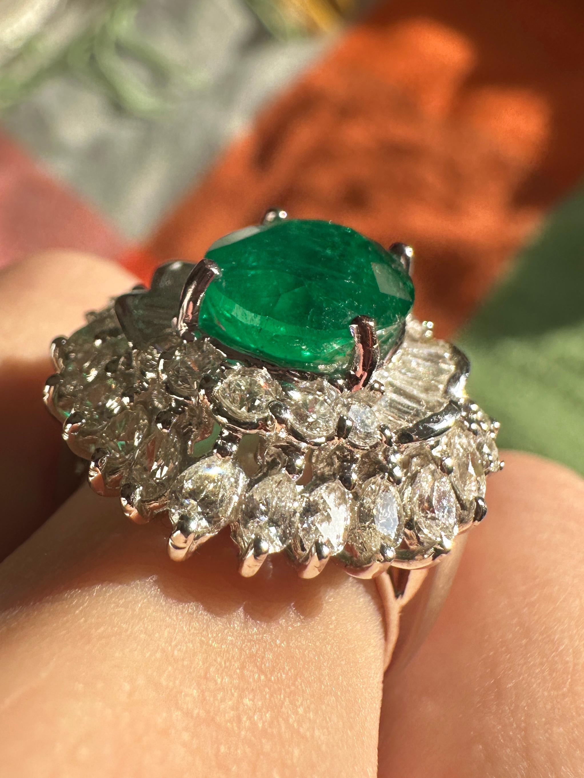 Mixed Cut 18k White Gold Diamond and Emerald Ring For Sale
