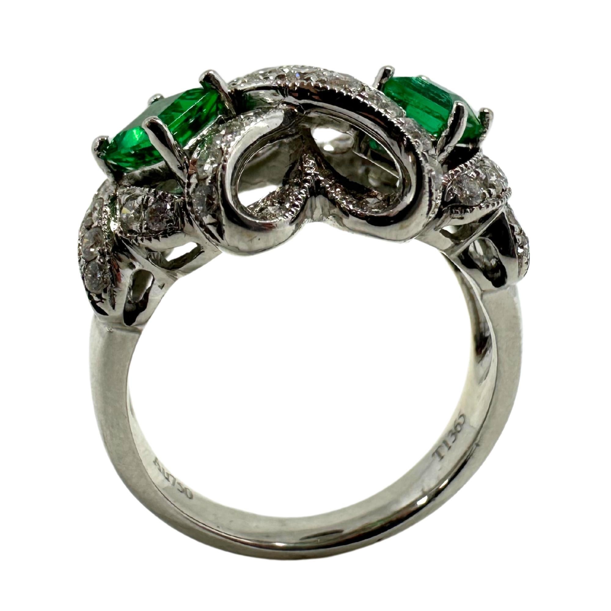 18K White Gold Diamond and Emerald Ring In condizioni buone in vendita a New York, NY