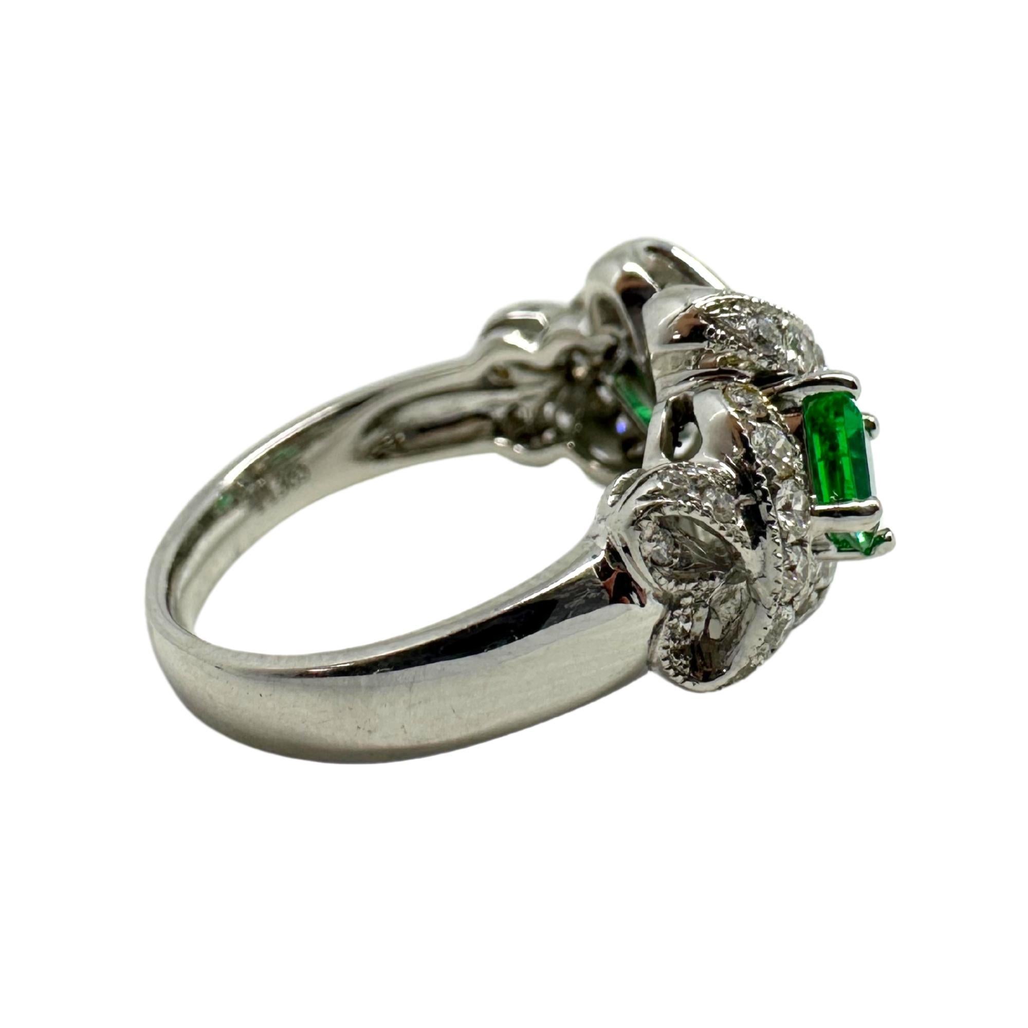 Donna 18K White Gold Diamond and Emerald Ring in vendita