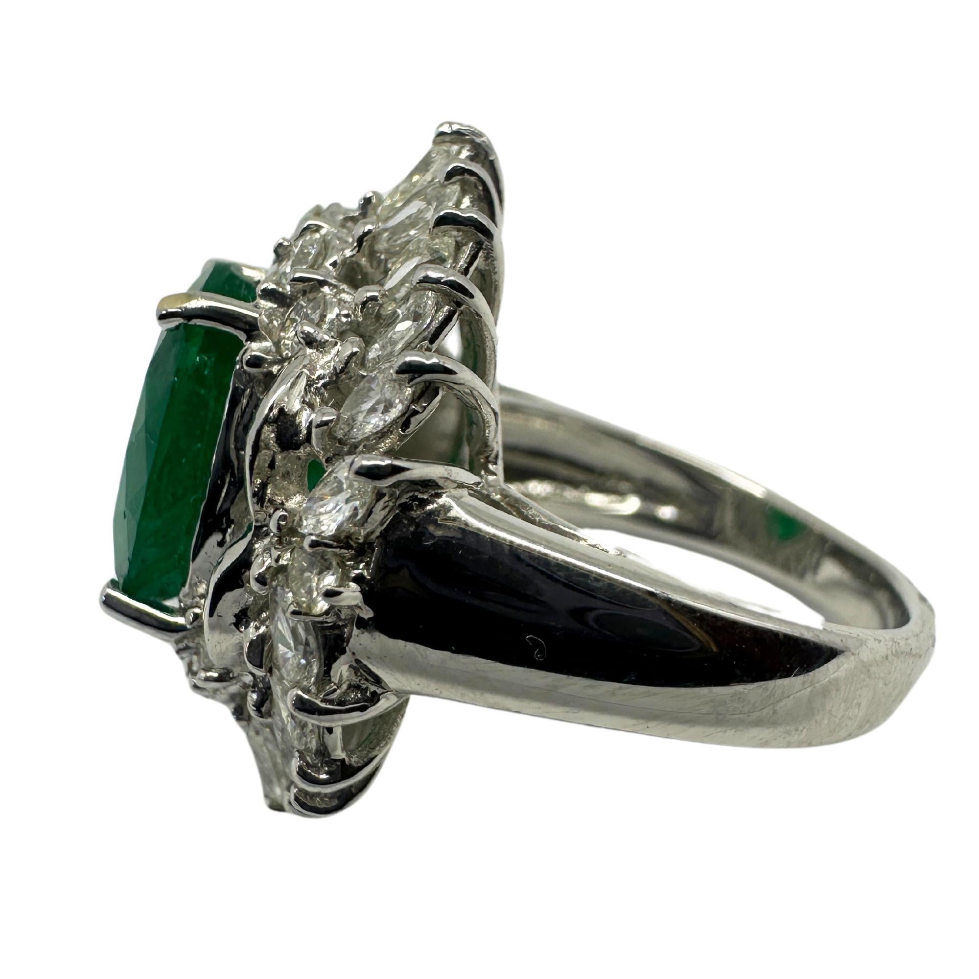 Women's 18k White Gold Diamond and Emerald Ring For Sale