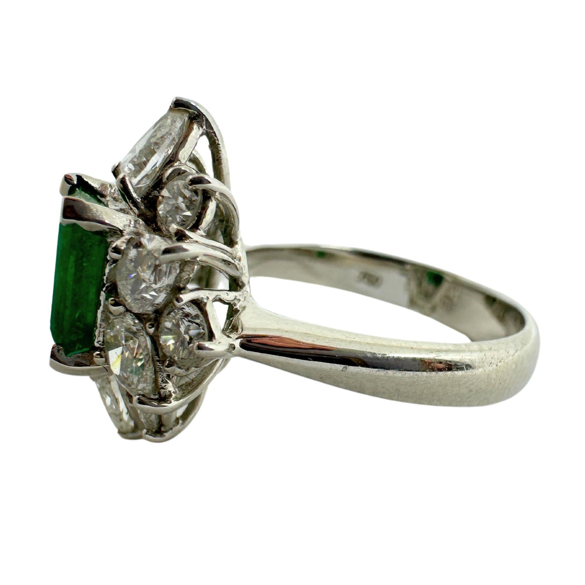 Women's 18k White Gold Diamond and Emerald Ring For Sale