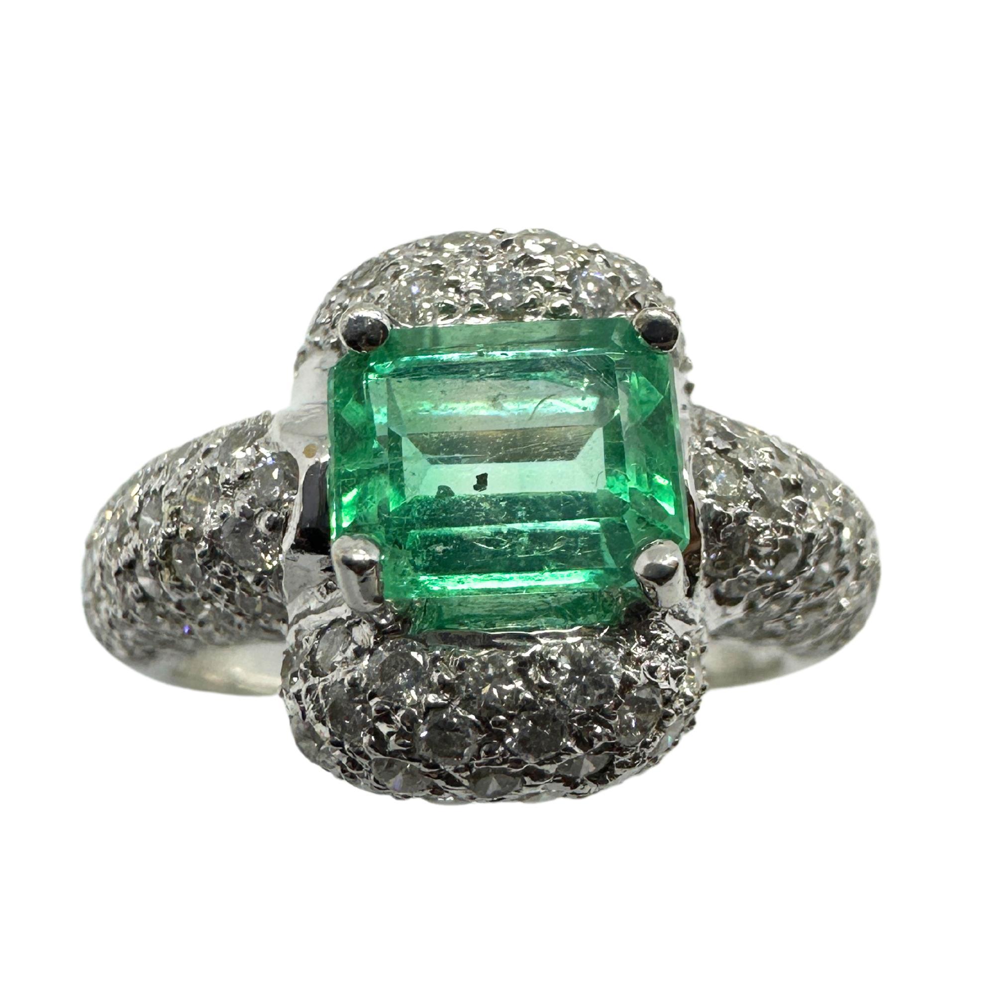 Women's 18k White Gold Diamond and Emerald Ring For Sale