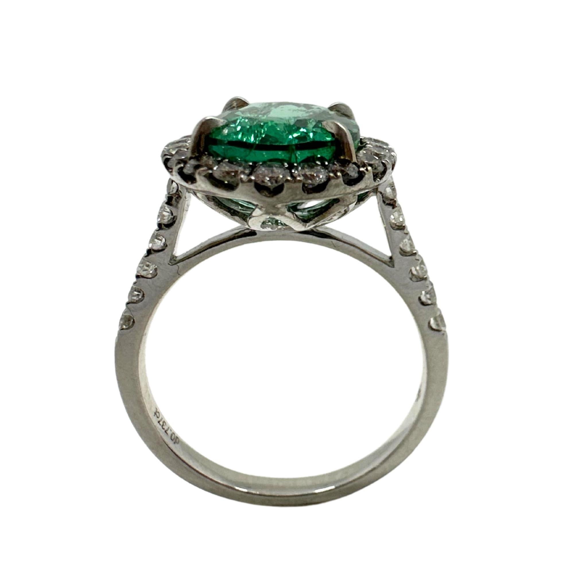 18K White Gold Diamond and Emerald Ring For Sale 1