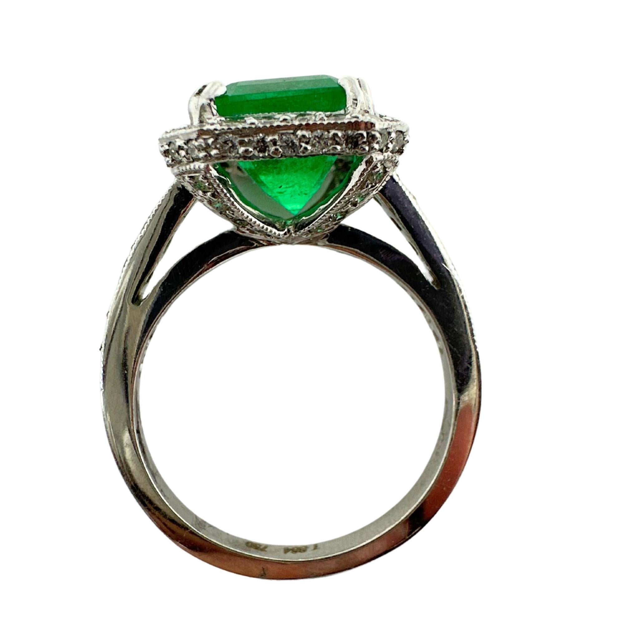 18K White Gold Diamond and Emerald Ring For Sale 1