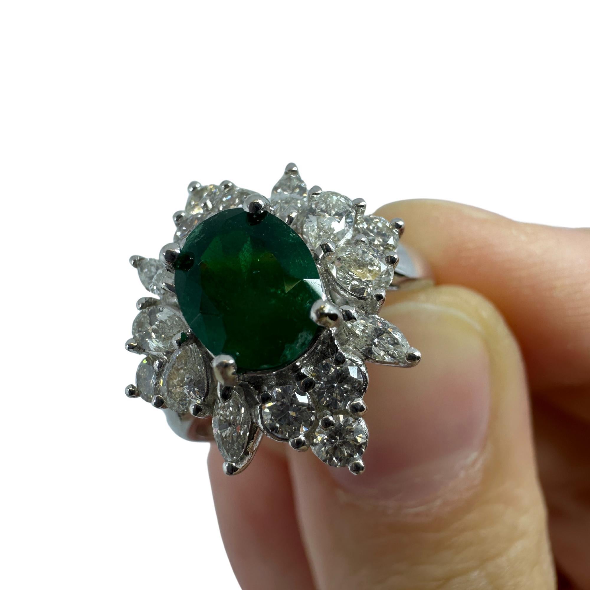 18k White Gold Diamond and Emerald Ring For Sale 1