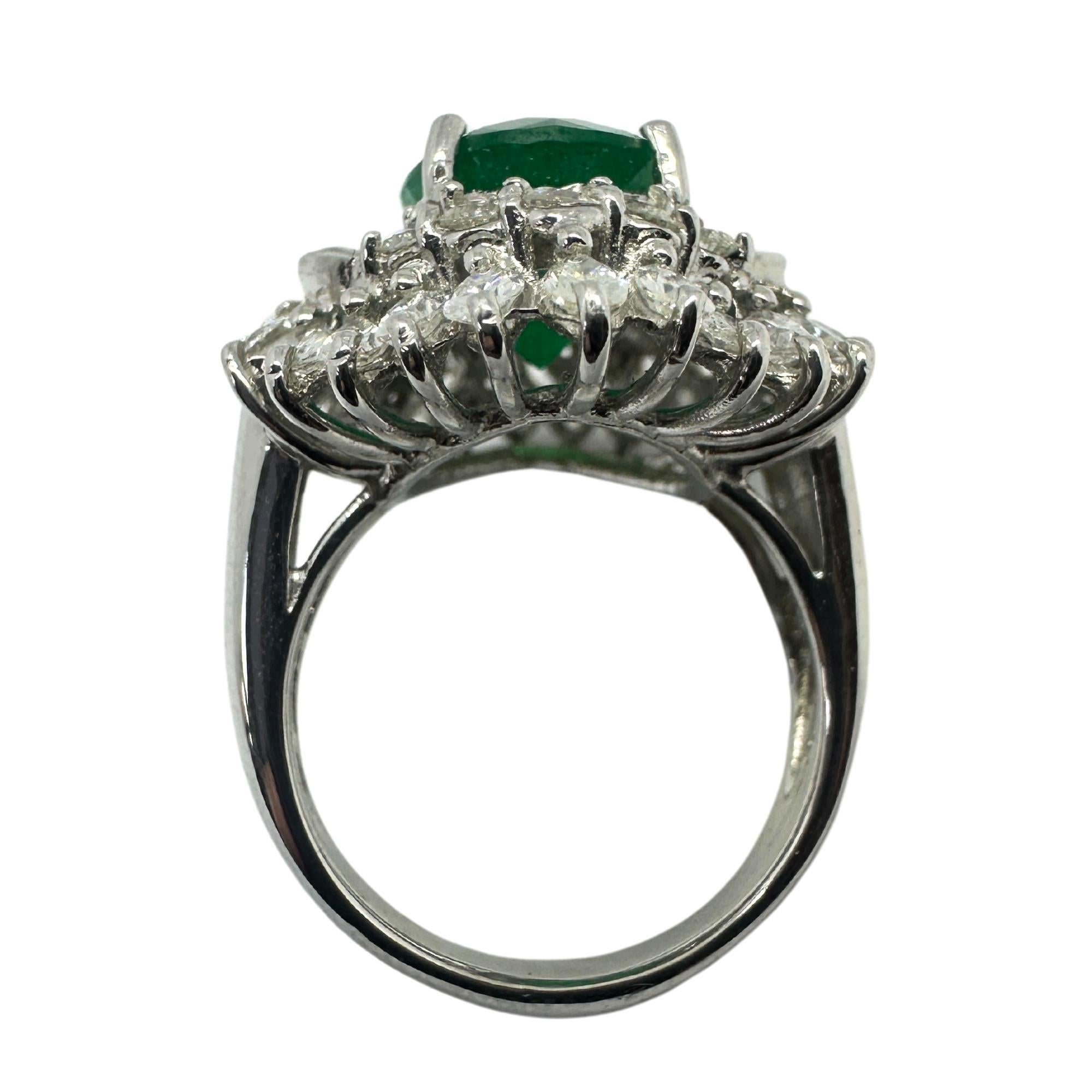 18k White Gold Diamond and Emerald Ring For Sale 1