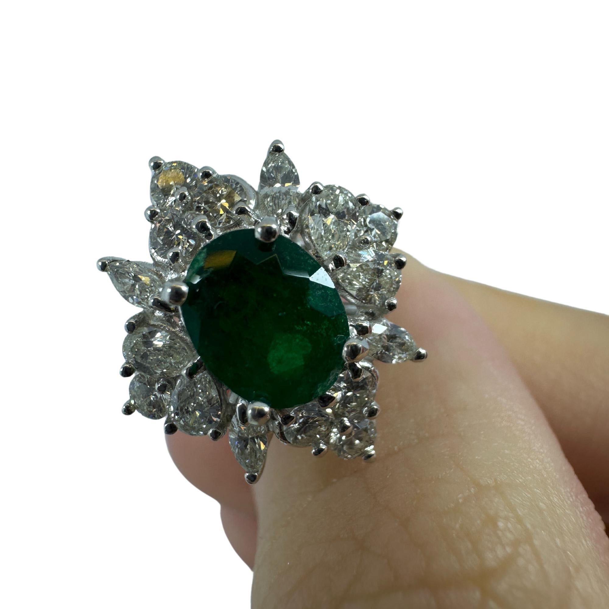 18k White Gold Diamond and Emerald Ring For Sale 2