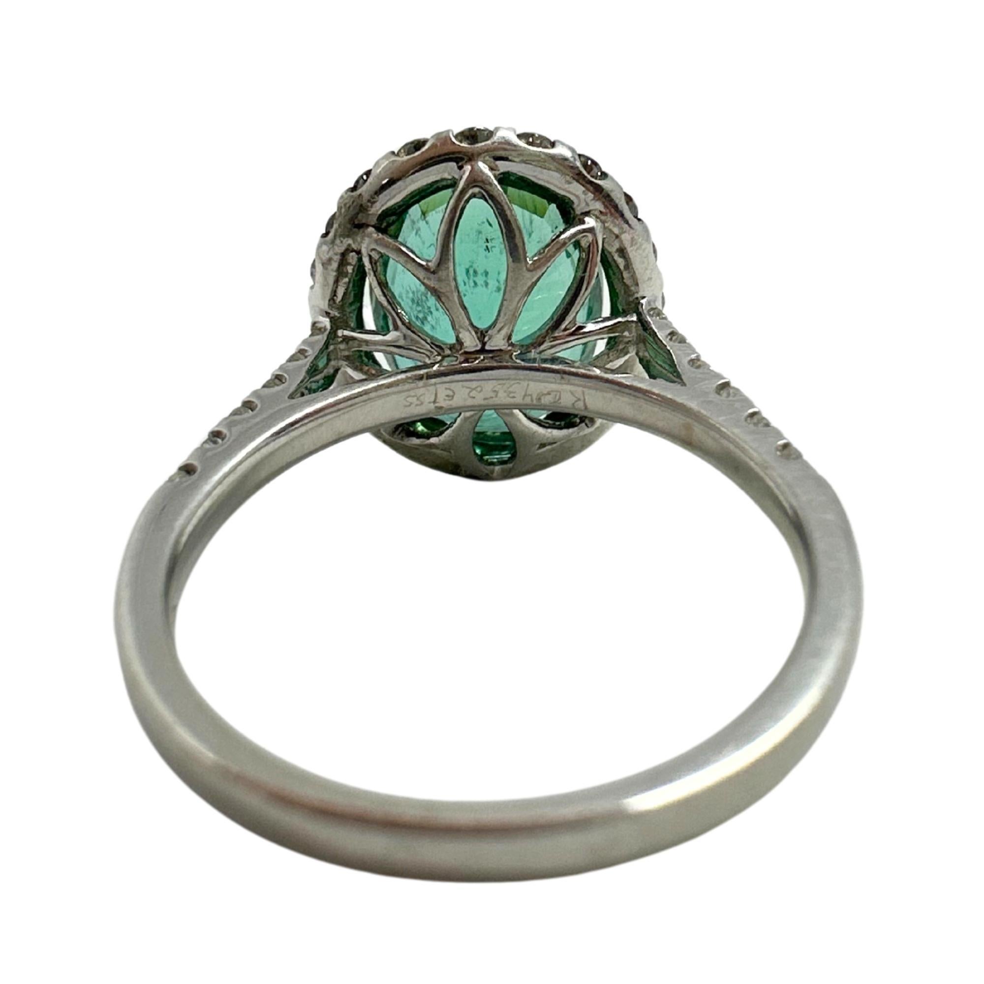 18K White Gold Diamond and Emerald Ring For Sale 3