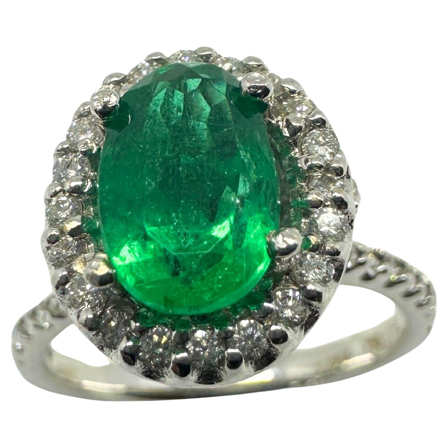 18K White Gold Diamond and Emerald Ring
