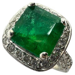 18K White Gold Diamond and Emerald Ring 18K White Gold Diamond and Emerald Ring