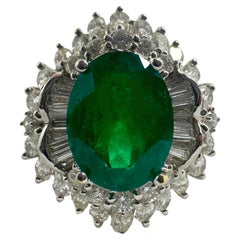 18k White Gold Diamond and Emerald Ring