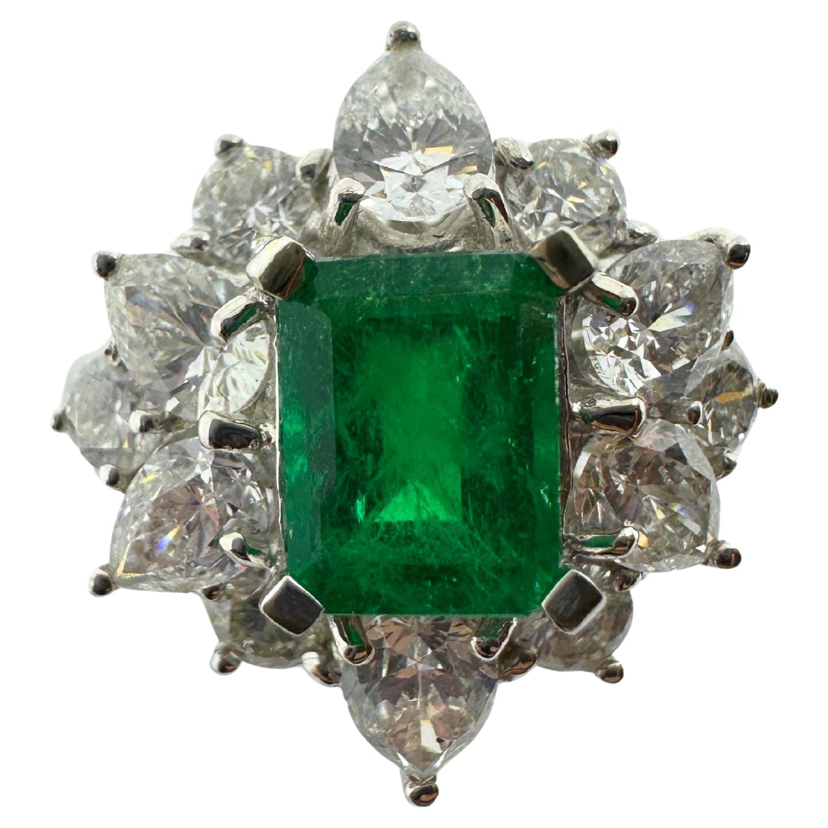 18k White Gold Diamond and Emerald Ring