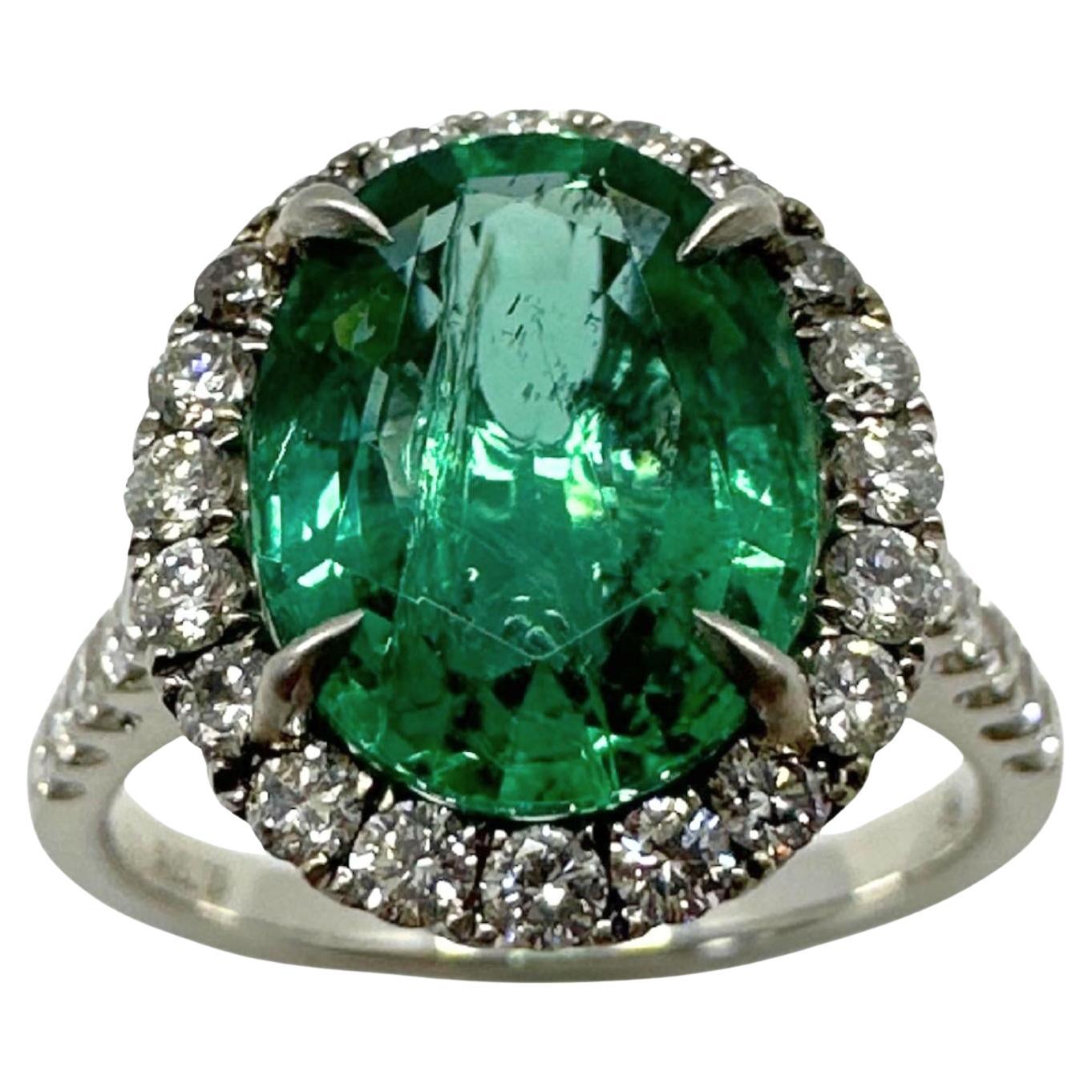 18K White Gold Diamond and Emerald Ring