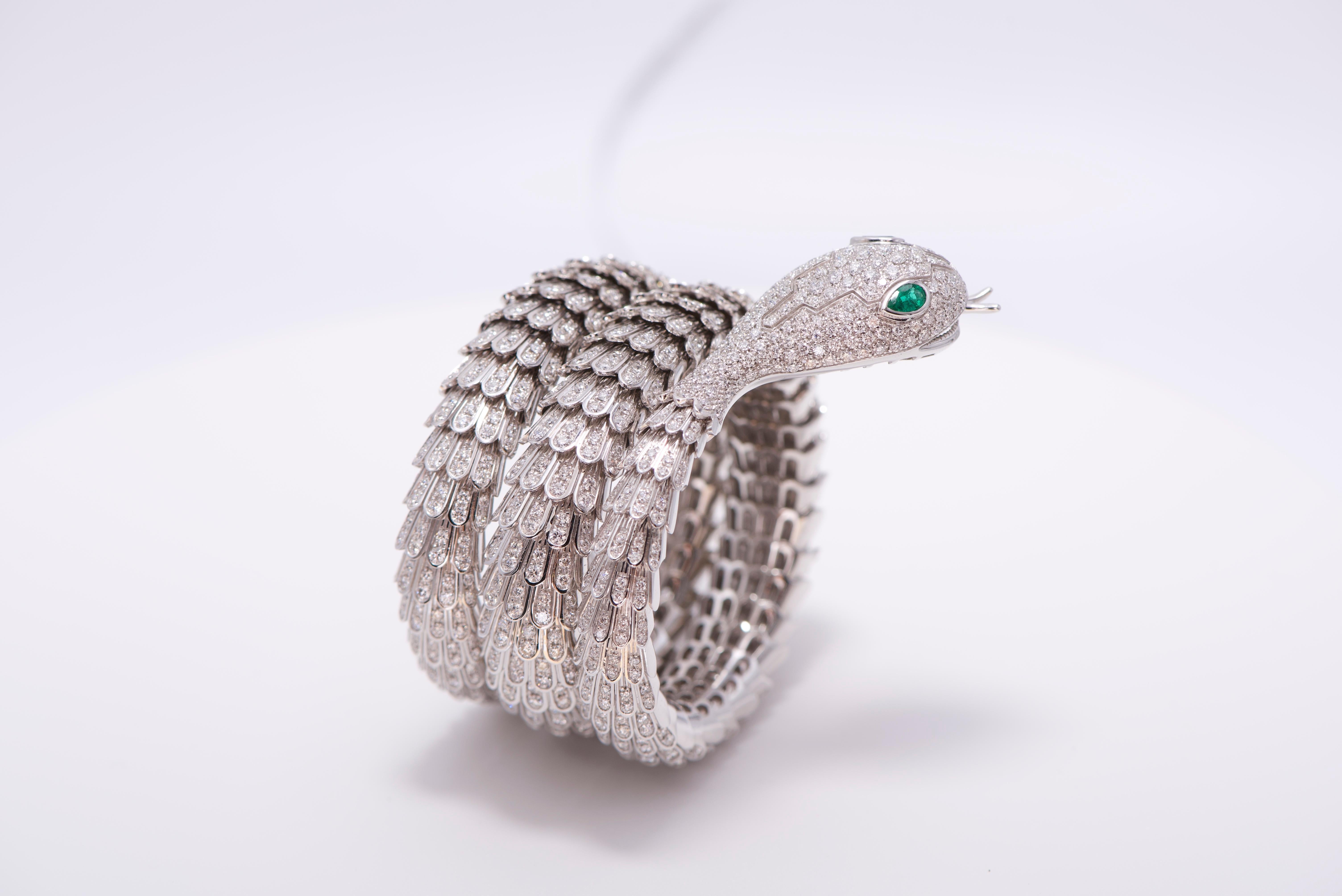 Flexible snake bracelet in 18K white gold (approx. 137.90g) with white diamonds (approx. 14.24 carats) and emerald eyes (approx. 0.40 carats). 
