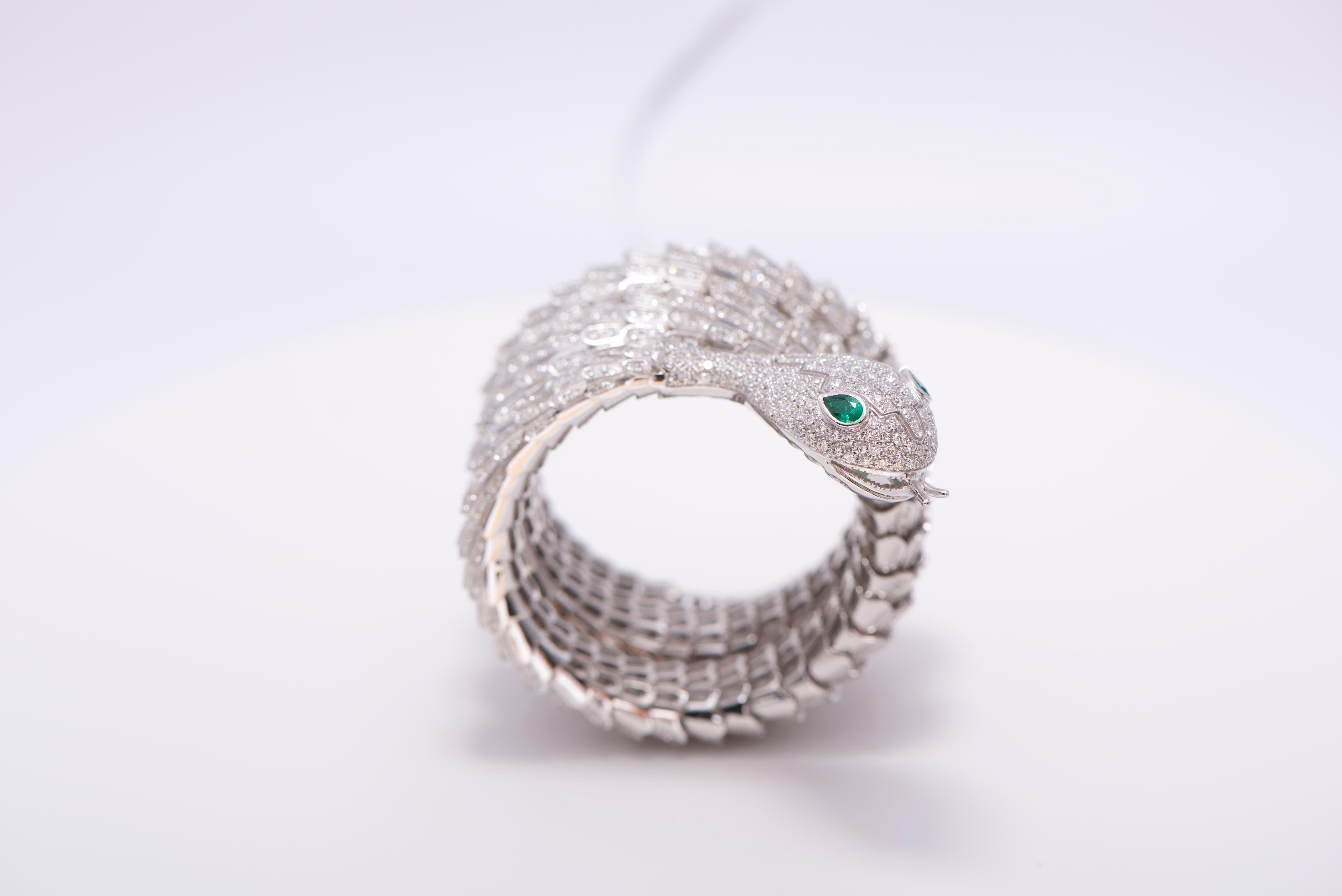 18k White Gold, Diamond, and Emerald Snake Bracelet For Sale 1