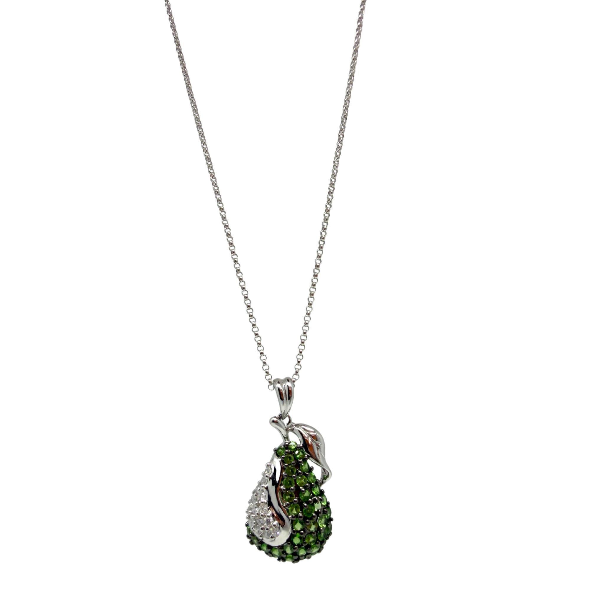 da uomo o donna Collana con ciondolo a forma di mela con diamante e granato verde in oro bianco 18K in vendita