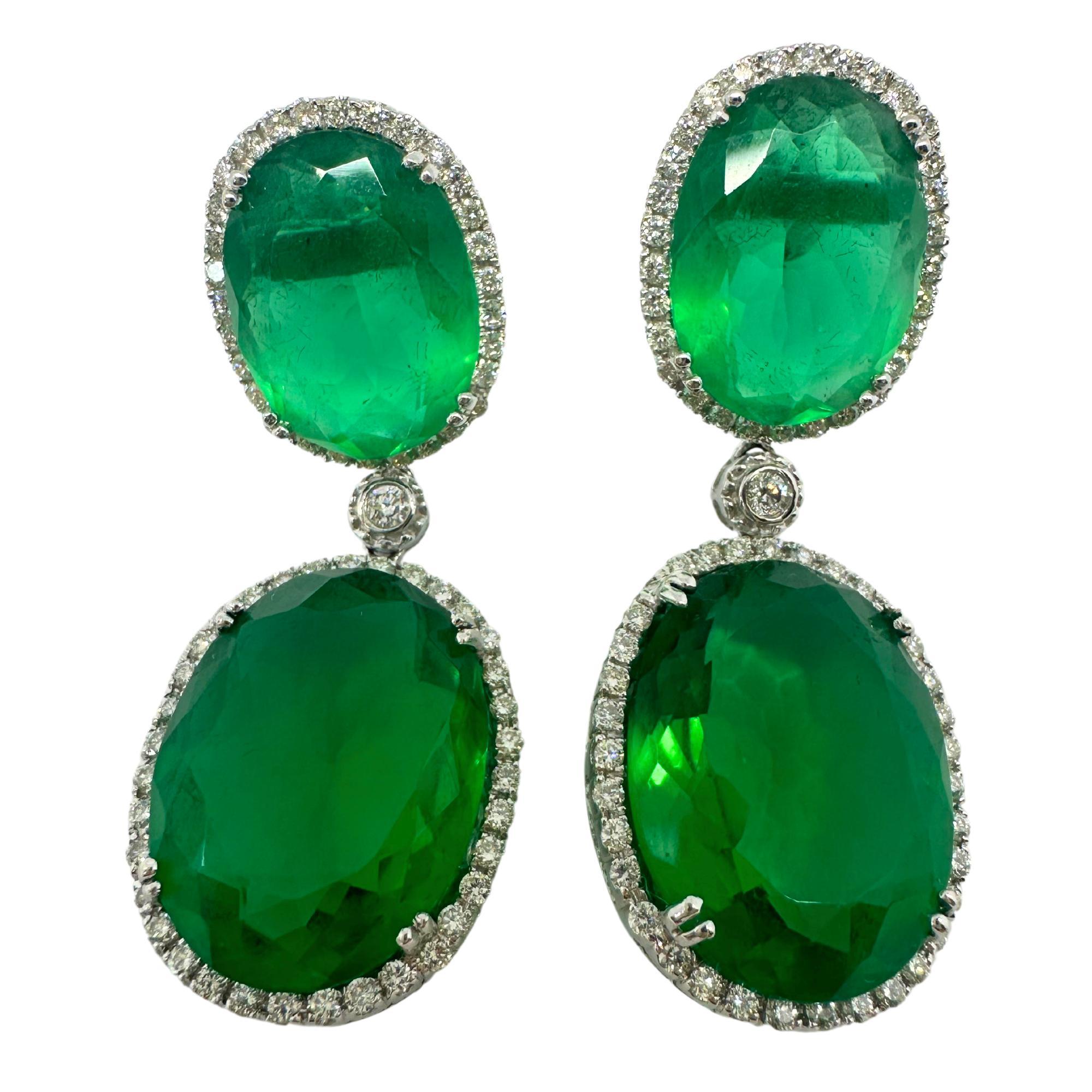 Orecchini a goccia in oro bianco 18 carati con diamanti e quarzo verde In condizioni buone in vendita a New York, NY