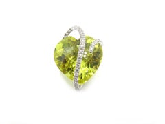 18 Karat White Gold Diamond and Heart Shaped Lemon Quartz Pendant