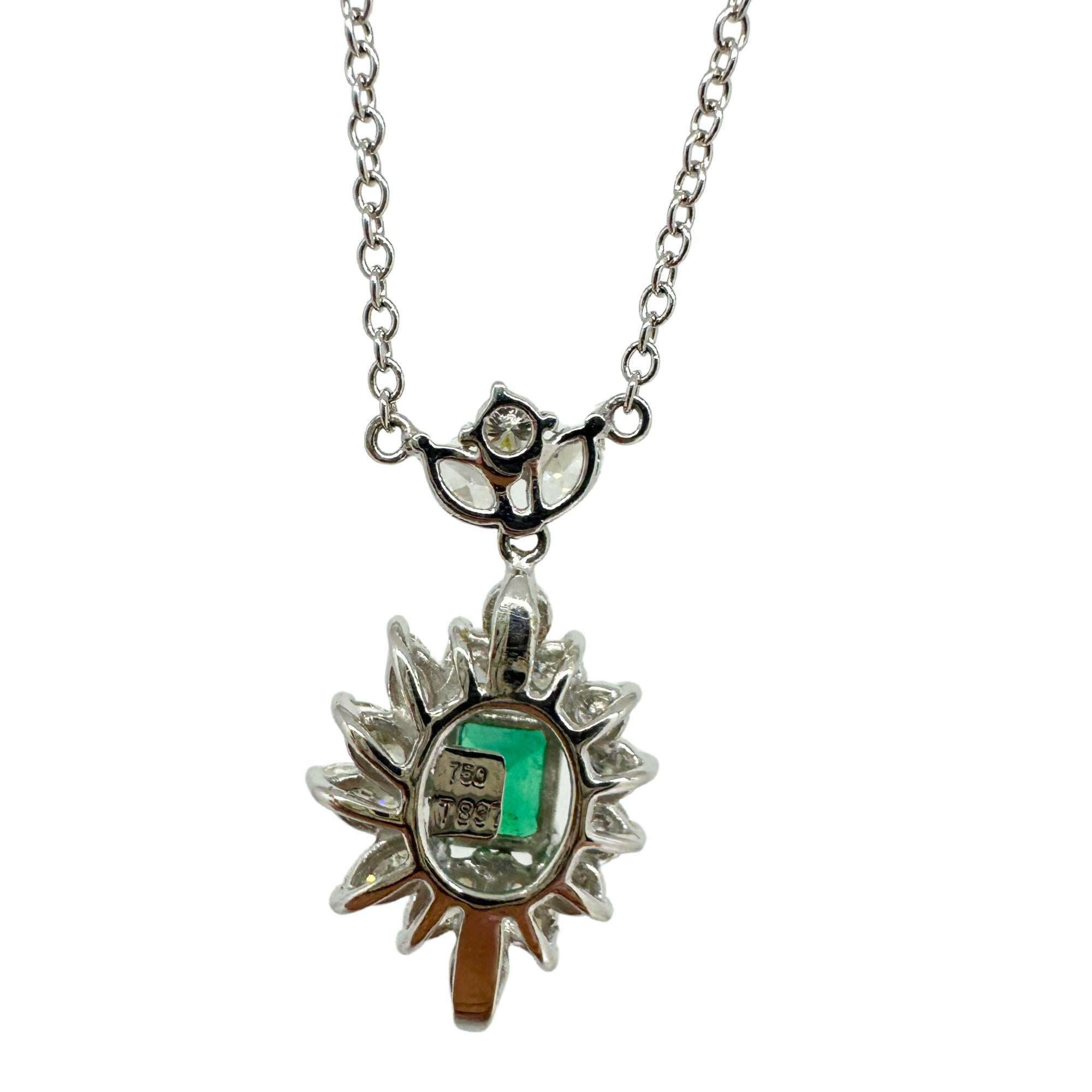 18K White Gold Diamond and Marquise Cut Emerald Pendant Necklace In Good Condition For Sale In New York, NY