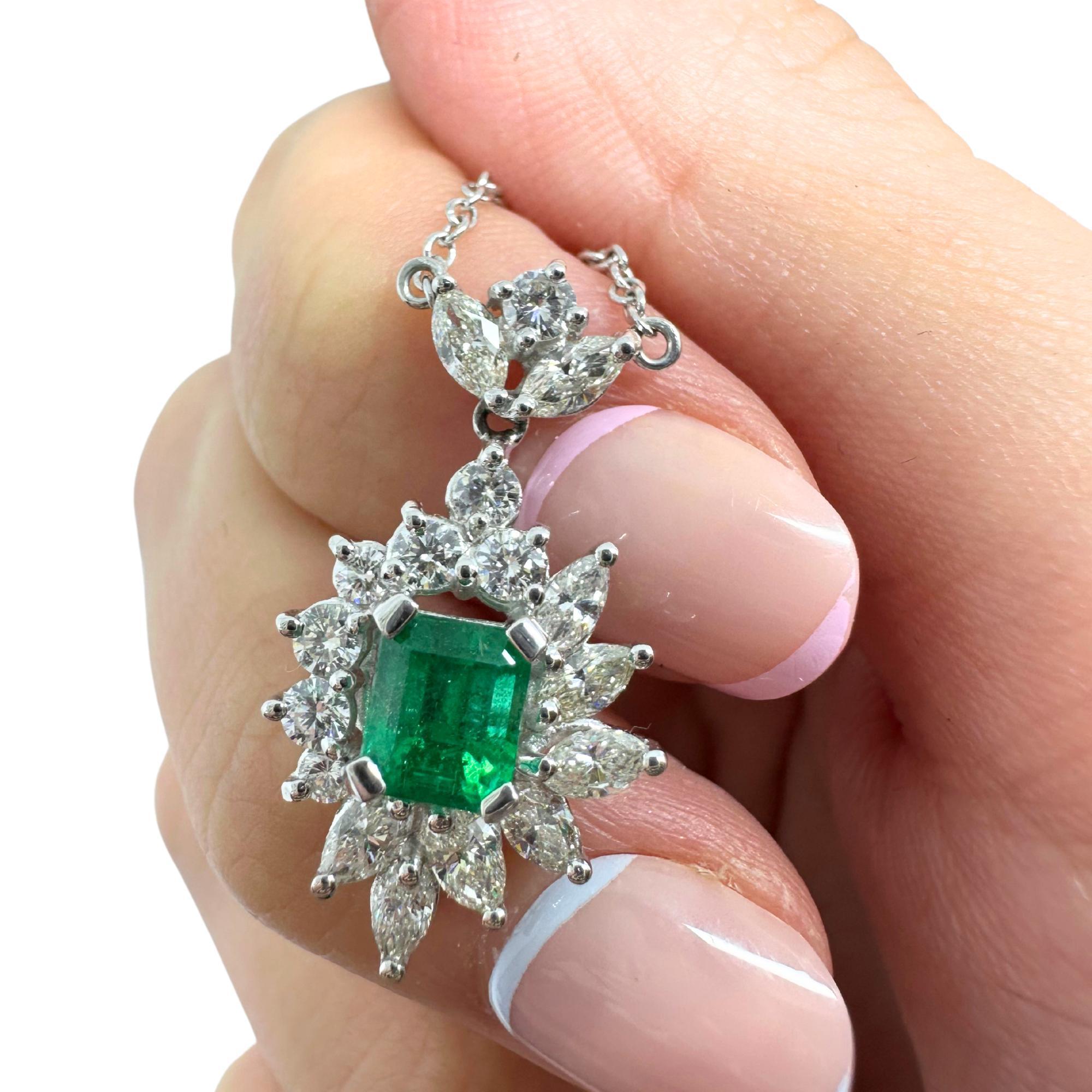 18K White Gold Diamond and Marquise Cut Emerald Pendant Necklace For Sale 4
