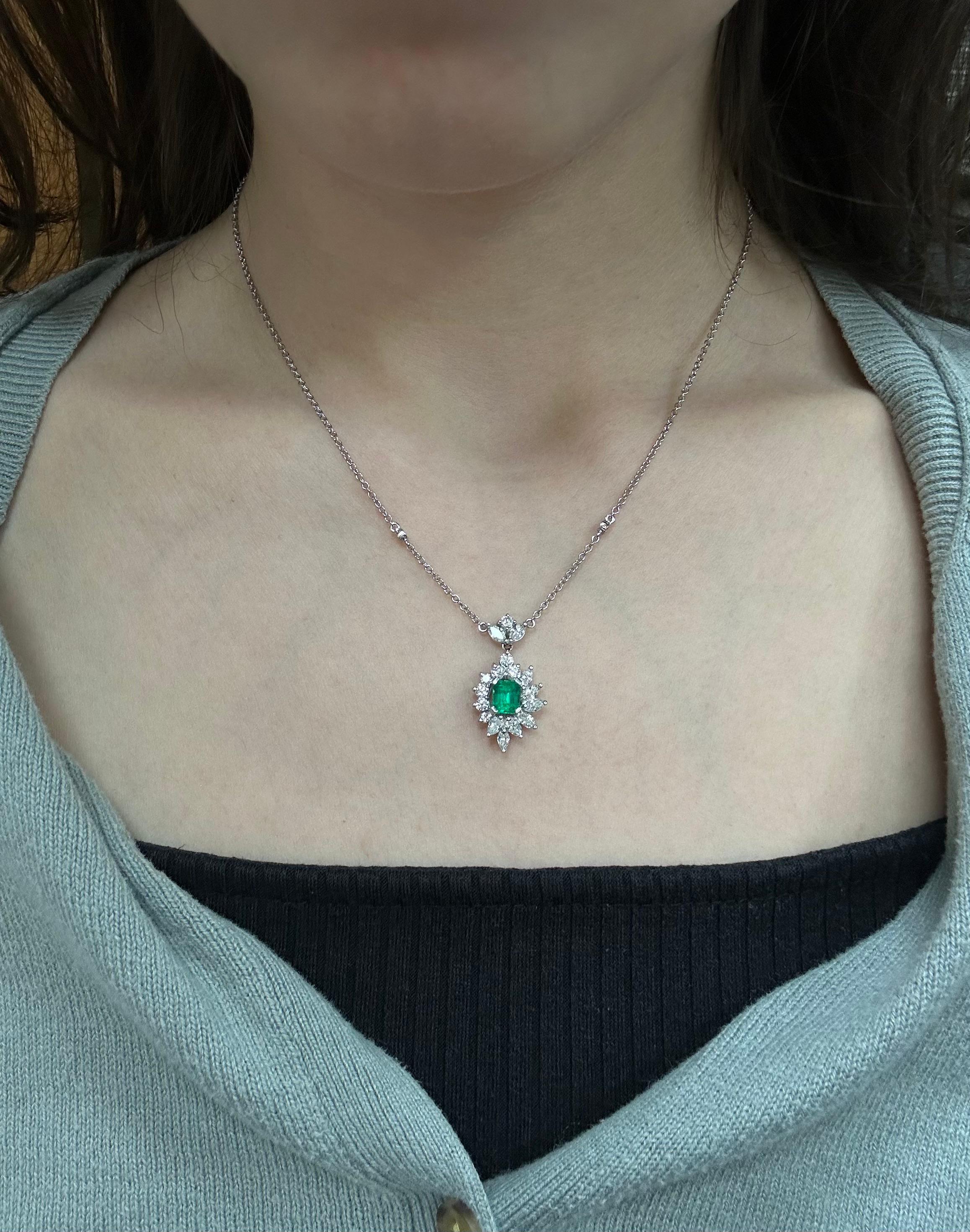 18K White Gold Diamond and Marquise Cut Emerald Pendant Necklace For Sale 5