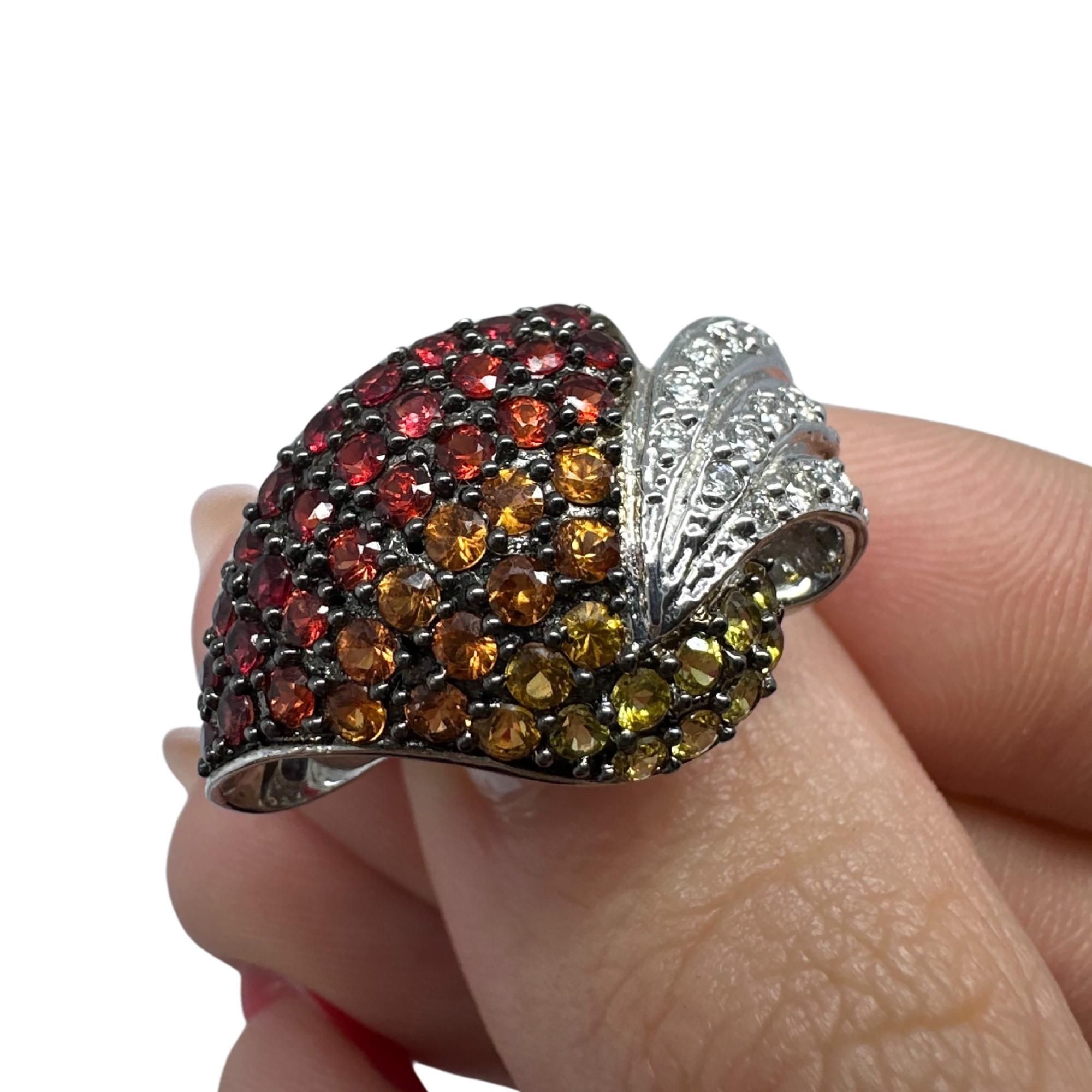 Anello con diamanti e zaffiri multipli in oro bianco 18 carati in vendita 7