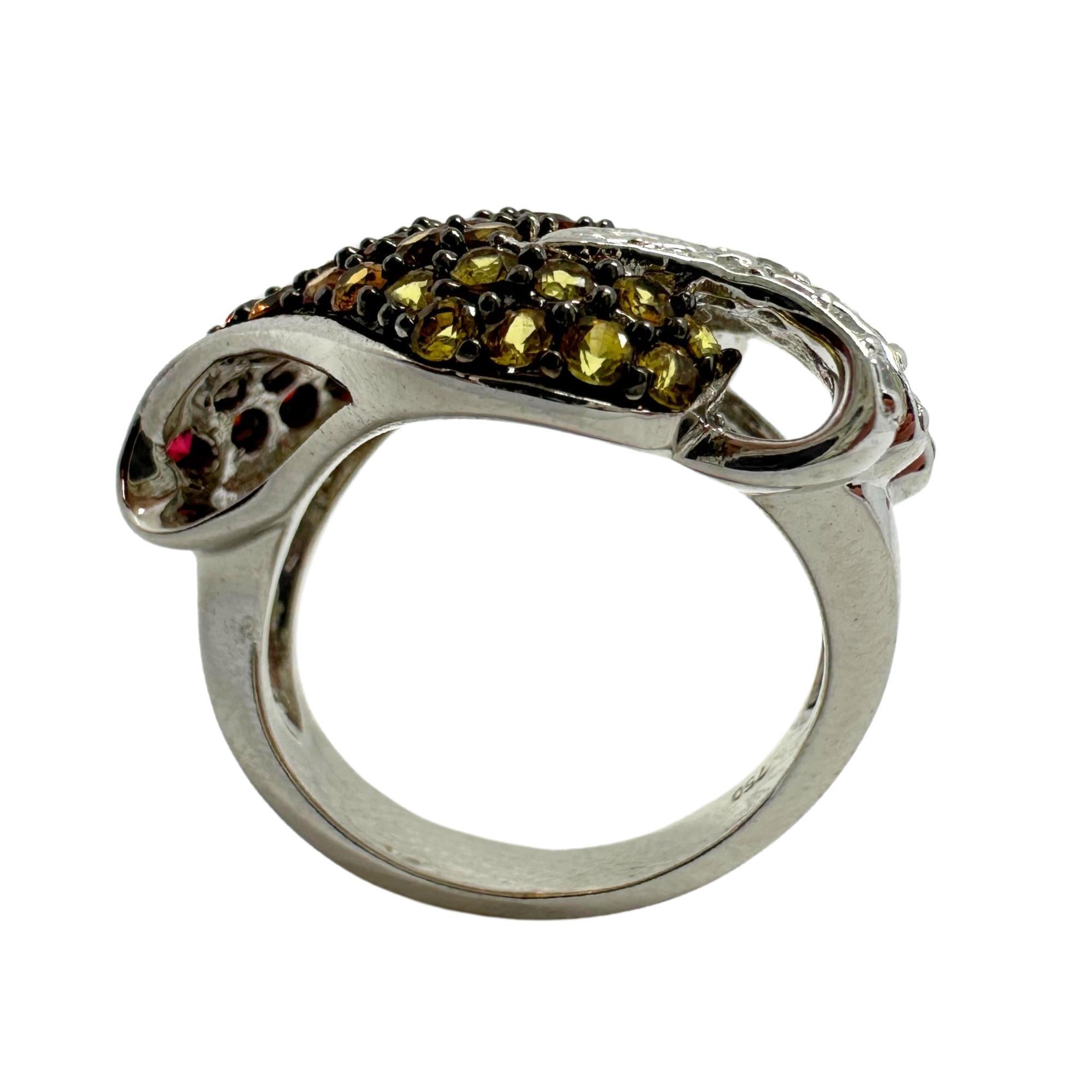 Anello con diamanti e zaffiri multipli in oro bianco 18 carati in vendita 2