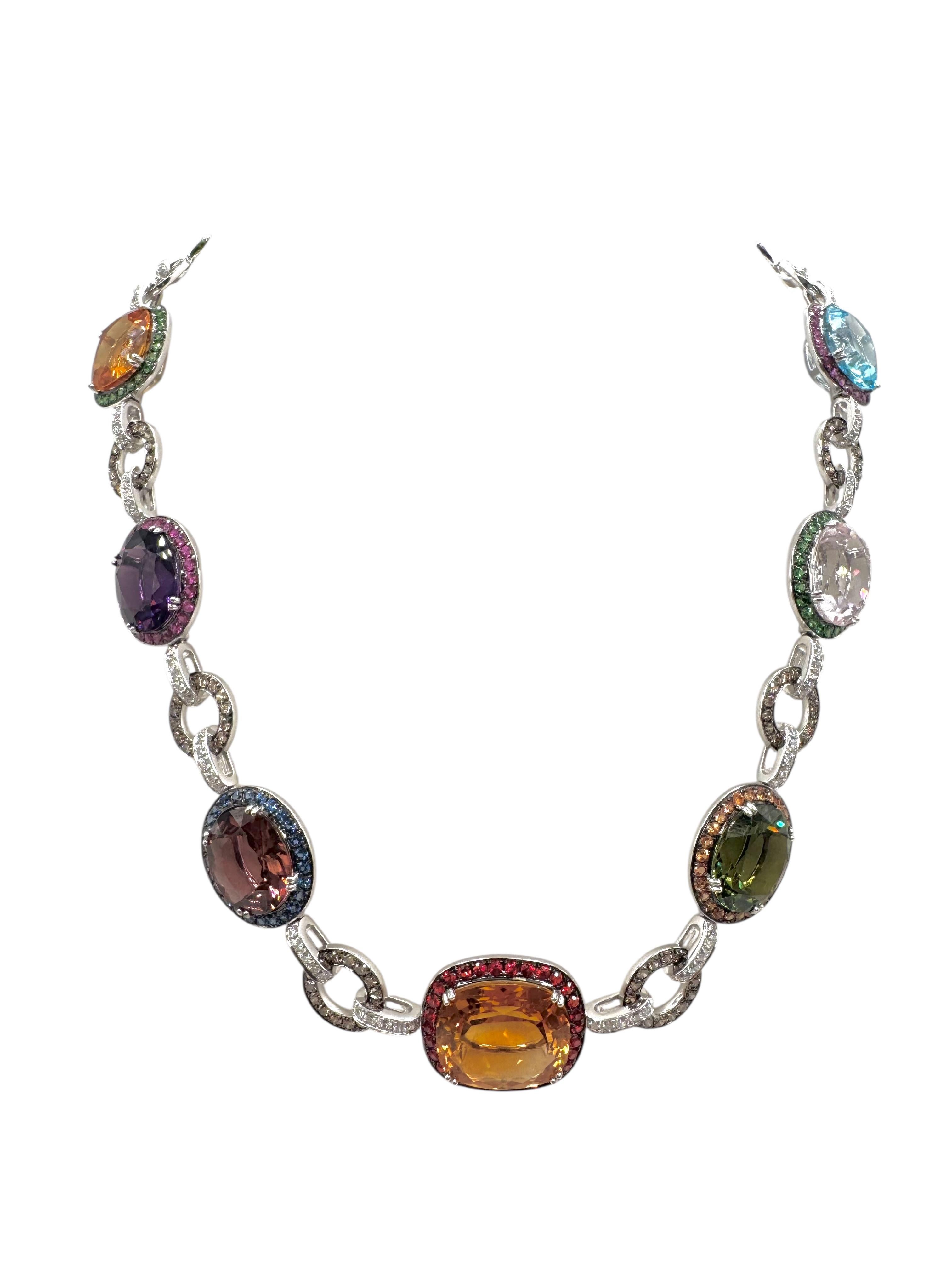 Collar de diamantes y multipiedras de oro blanco de 18 quilates en venta 6
