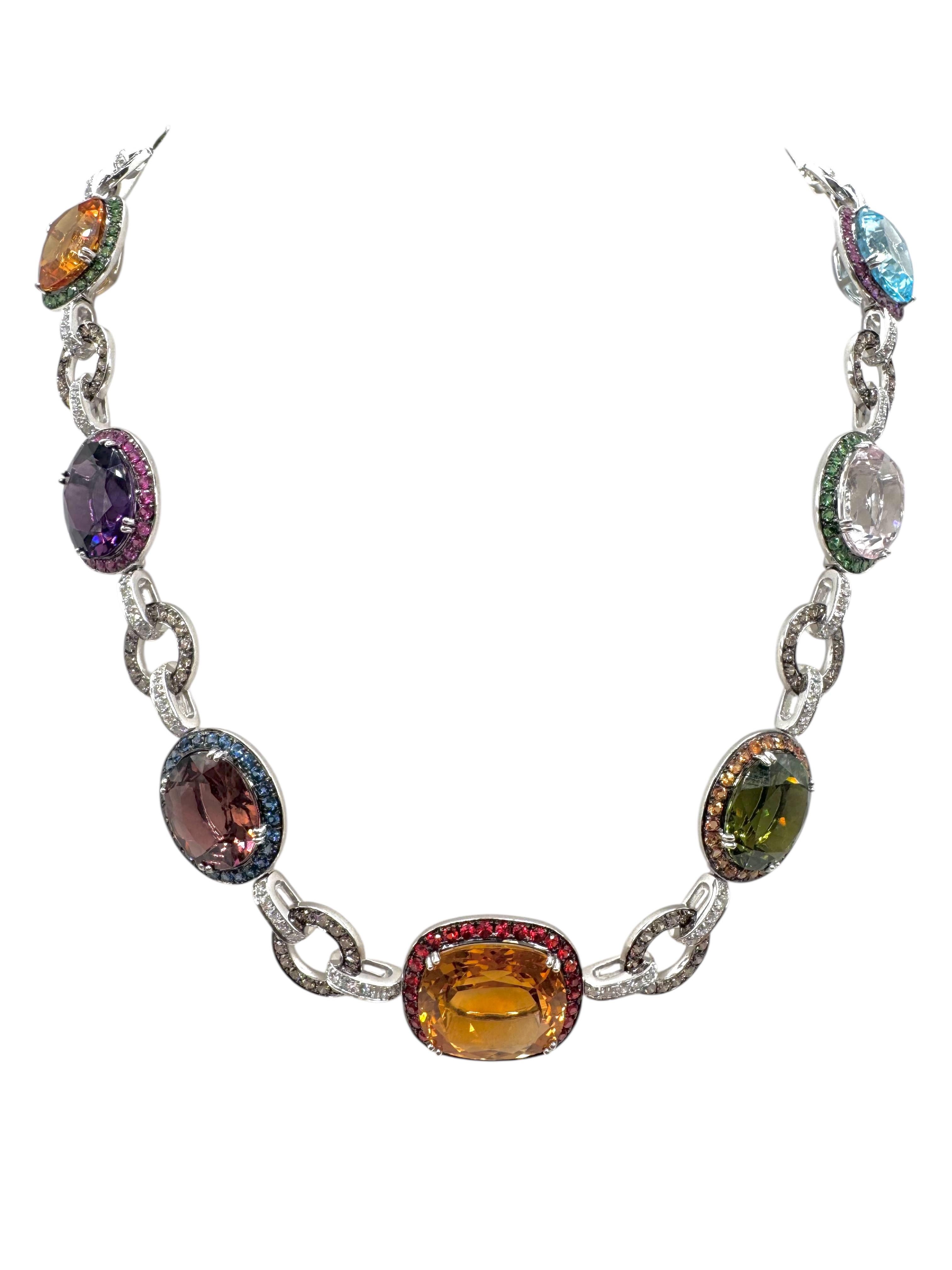 Collar de diamantes y multipiedras de oro blanco de 18 quilates en venta 7
