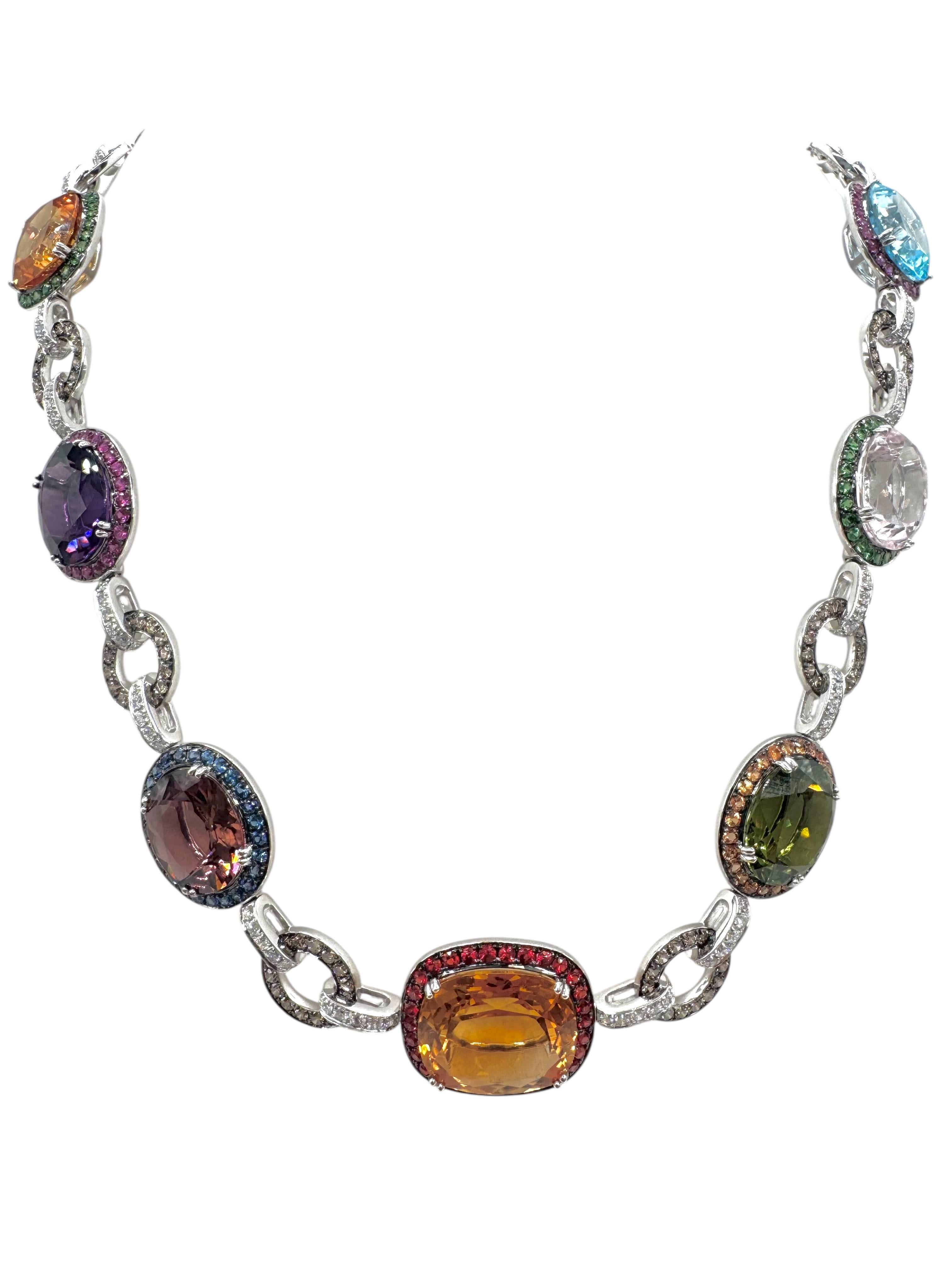 Collar de diamantes y multipiedras de oro blanco de 18 quilates en venta 9