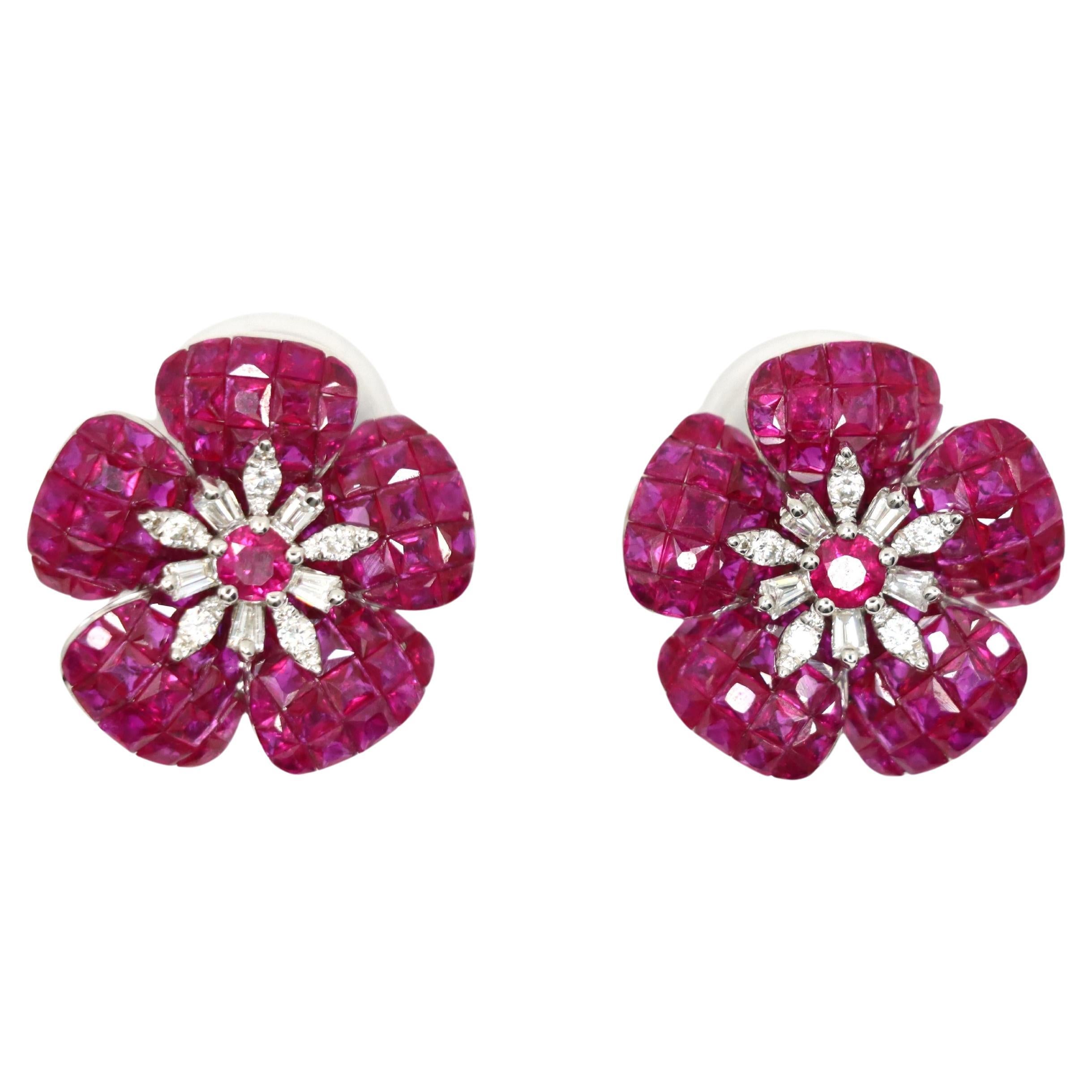 Pendientes Flor de Rubí de Oro Blanco de 18 K engastados con Diamantes y Misterios