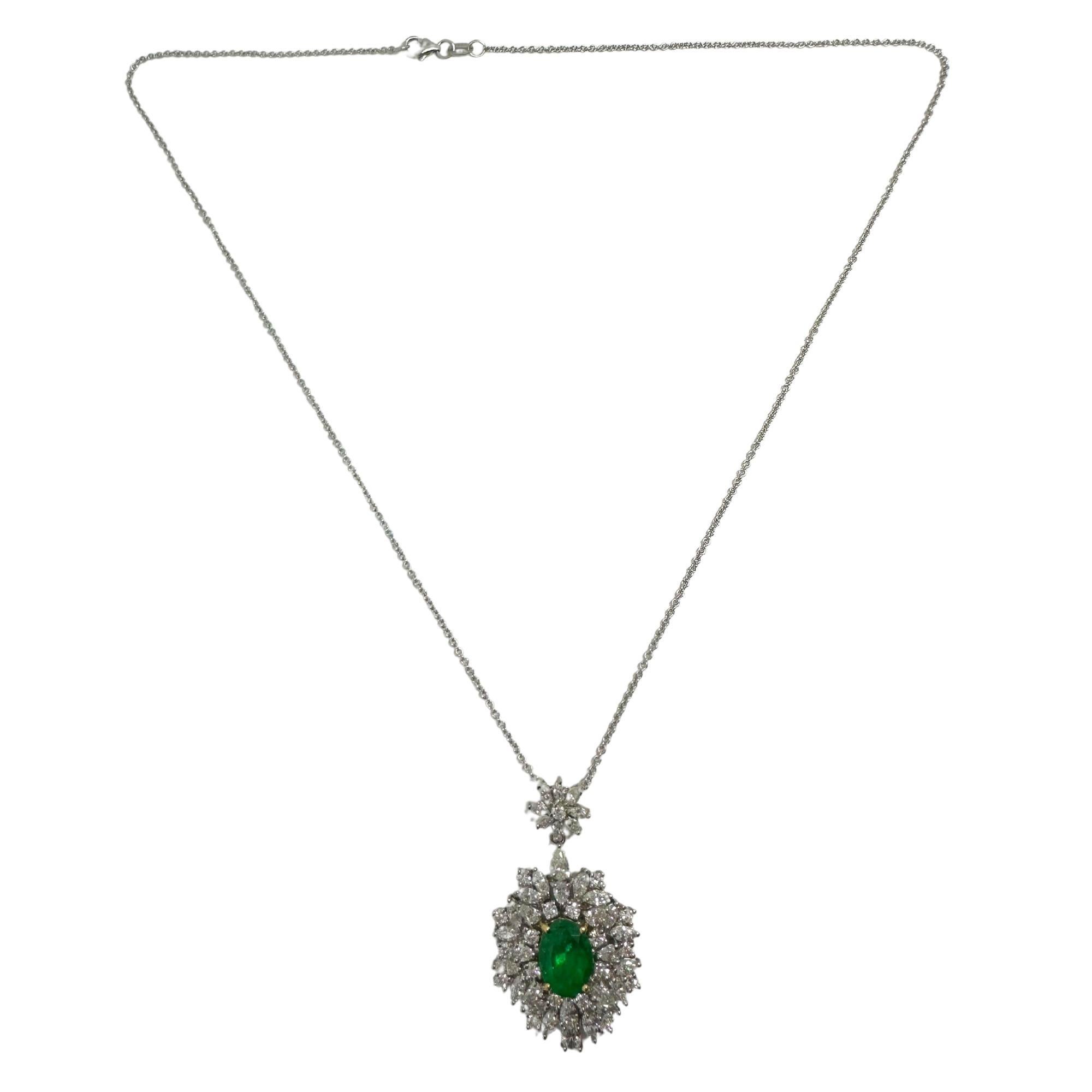 Women's 18K White Gold Diamond and Oval Cut Emerald Pendant Necklace For Sale