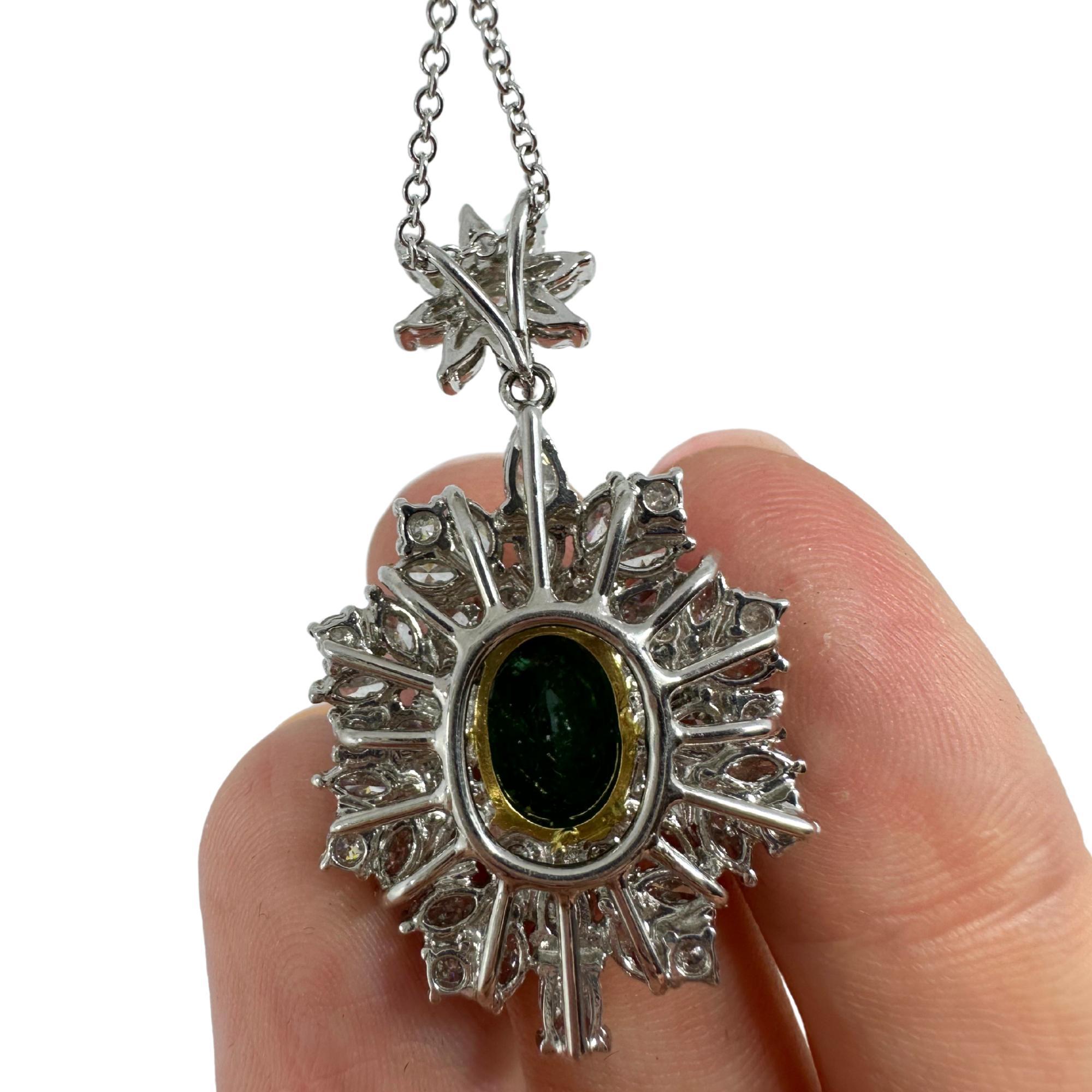 18K White Gold Diamond and Oval Cut Emerald Pendant Necklace For Sale 2