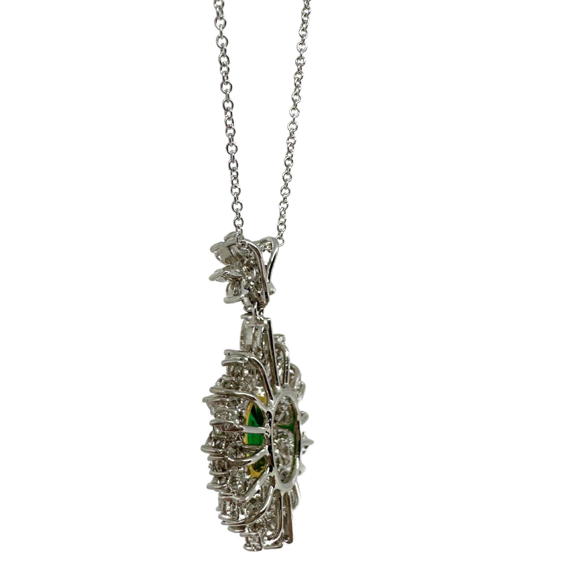 18K White Gold Diamond and Oval Cut Emerald Pendant Necklace For Sale 3