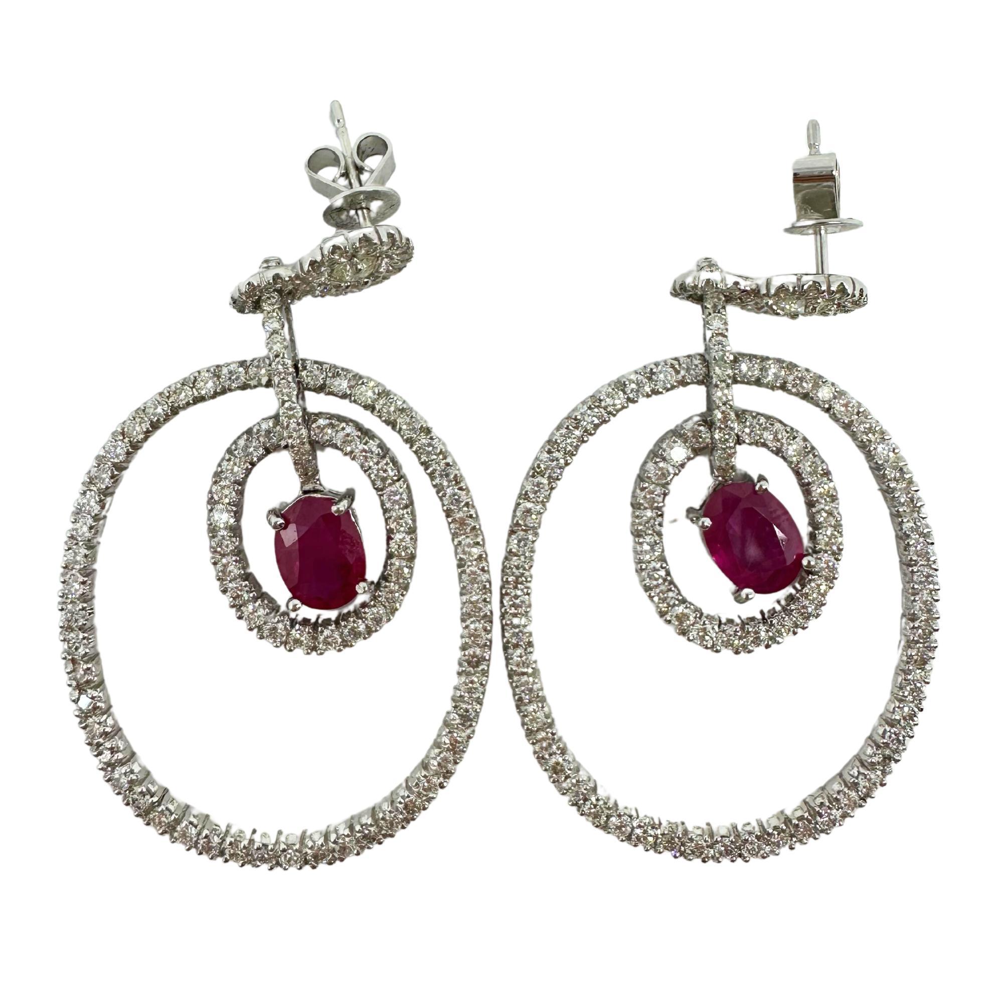 18K White Gold Diamond and Oval Ruby Drop Earrings In Good Condition For Sale In New York, NY