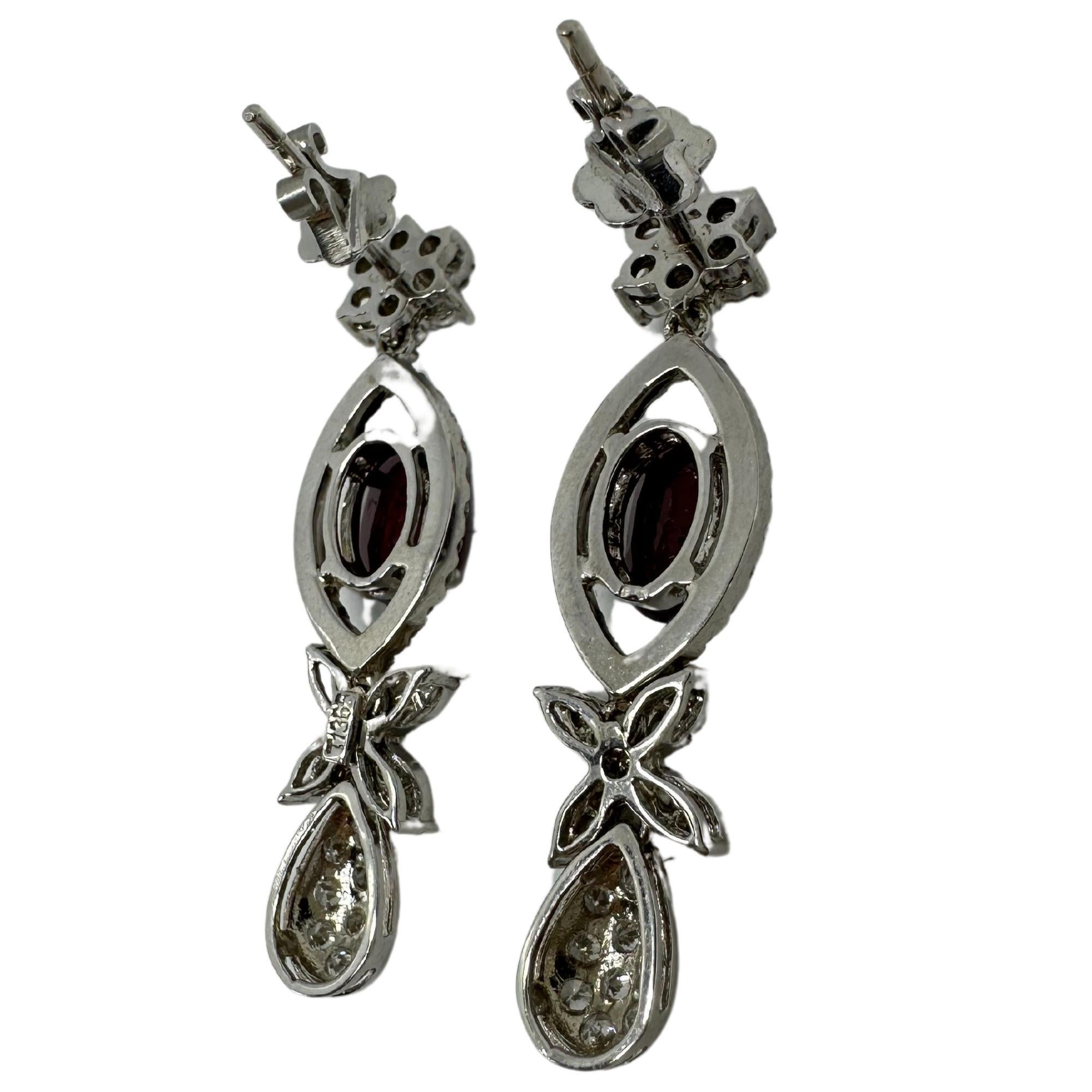 18k White Gold Diamond and Oval Ruby Earrings In Good Condition For Sale In New York, NY
