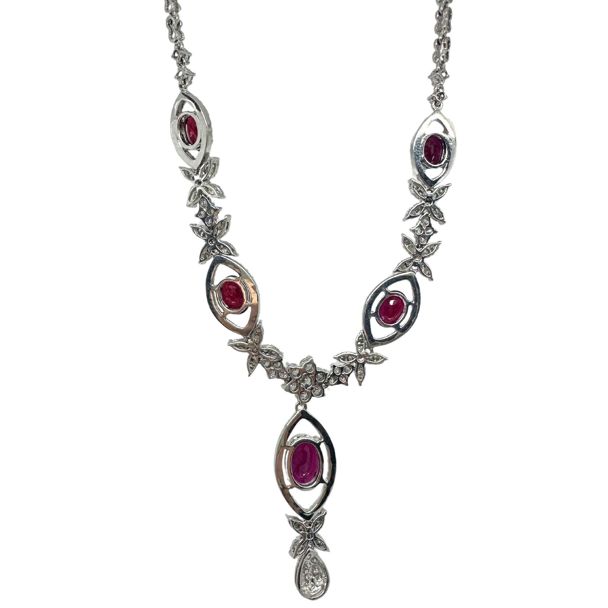 Collier en or blanc 18 carats, diamants et rubis ovale Pour femmes en vente