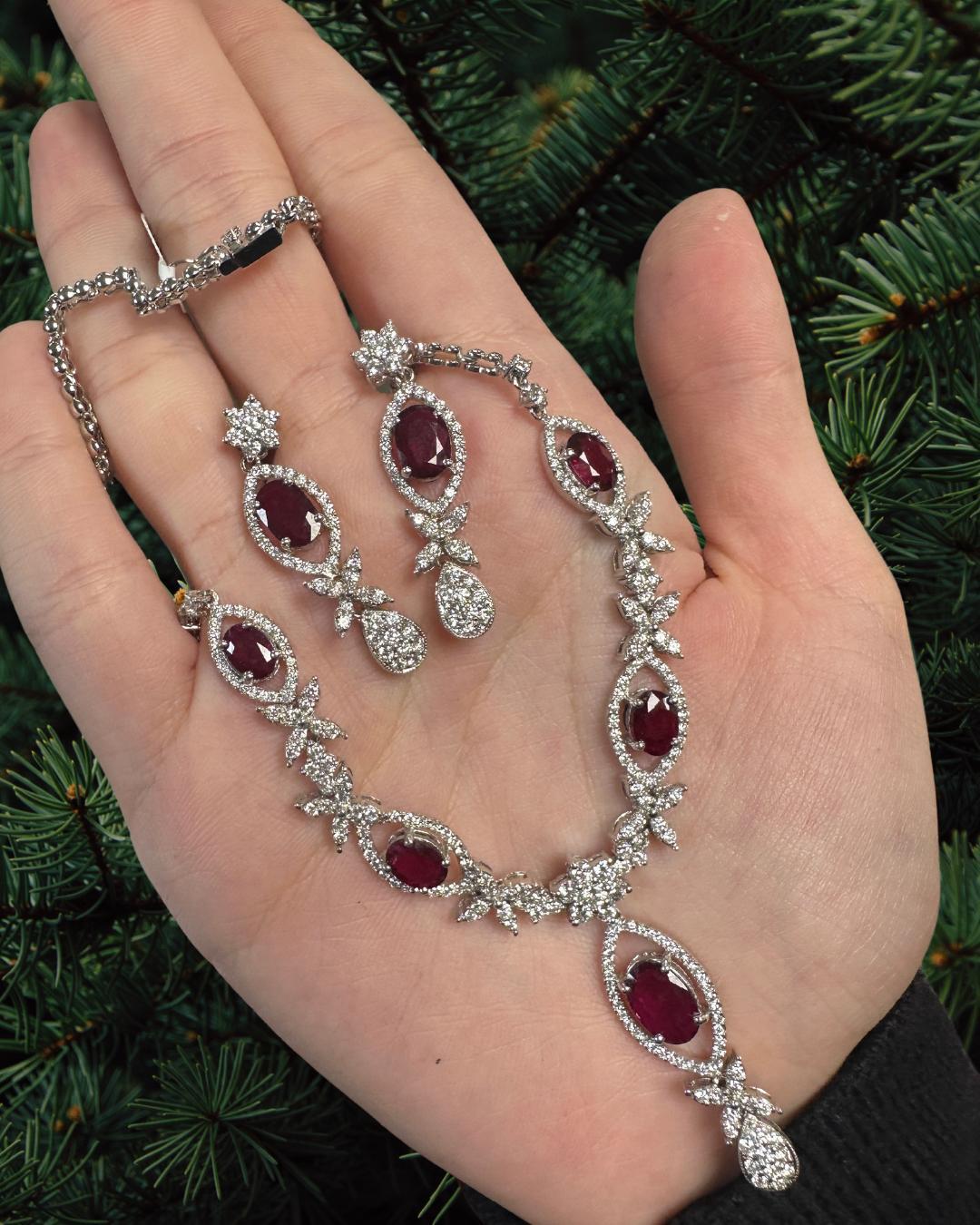 Collier en or blanc 18 carats, diamants et rubis ovale en vente 3