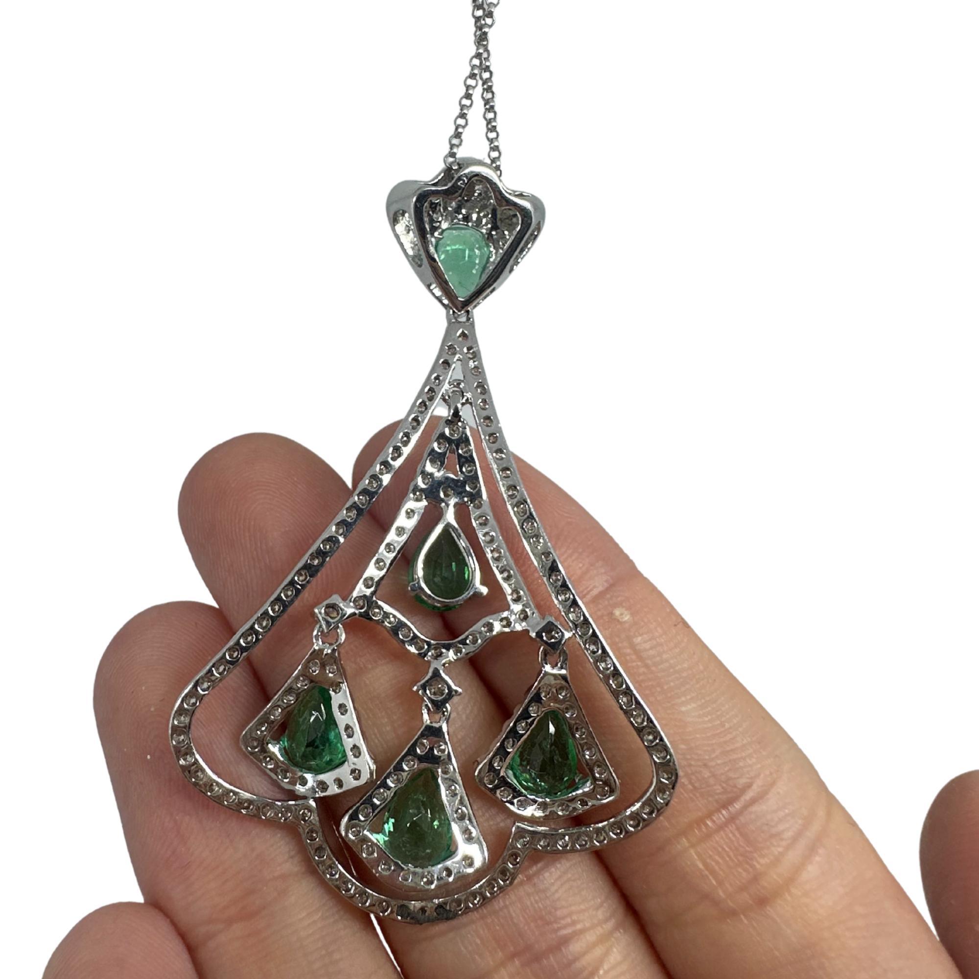 18K Weißgold Diamant- und Smaragdanhänger mit Birnenschliff im Angebot 5