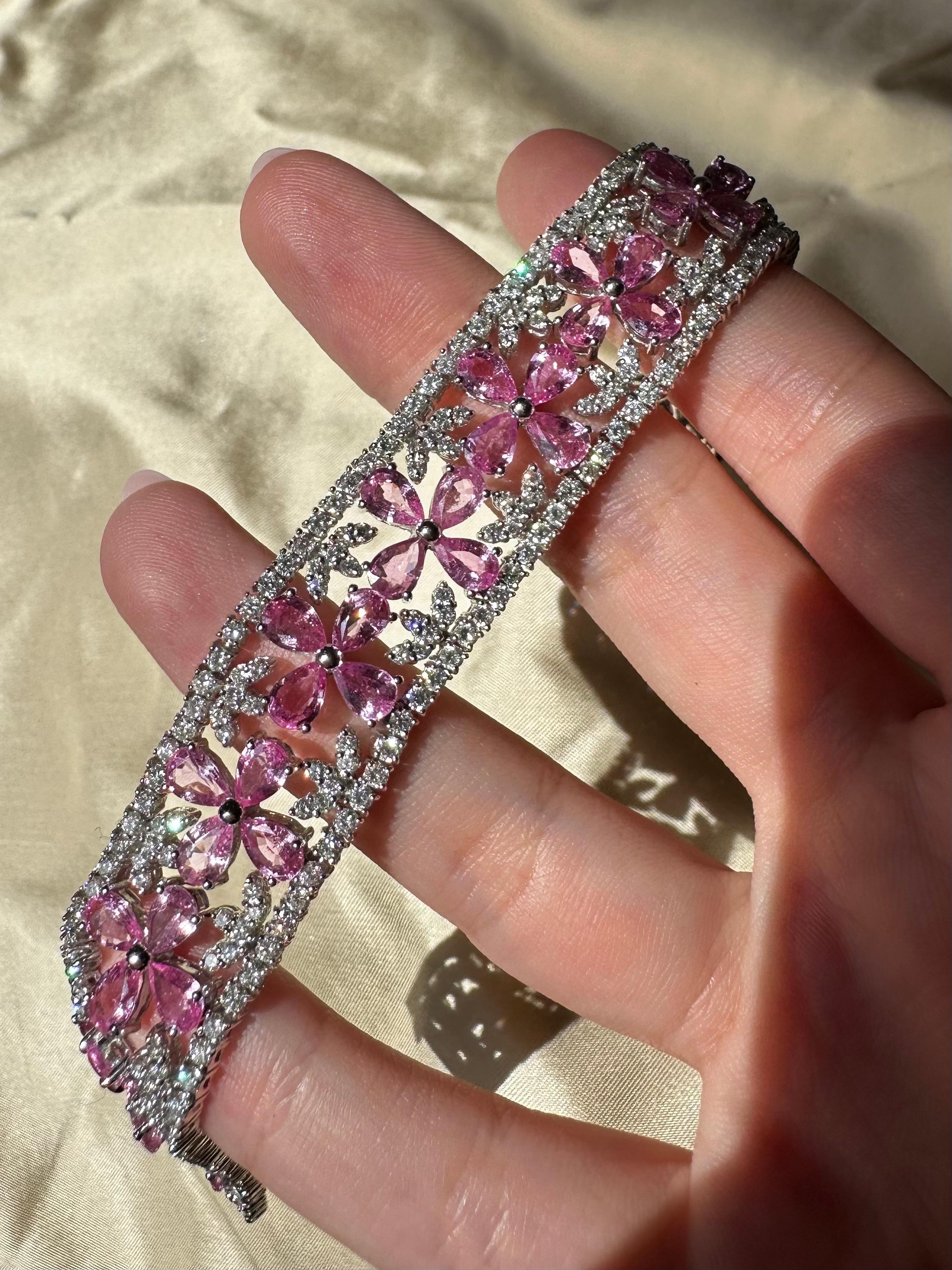 Bracelet fleur en or blanc 18K, diamant et saphir rose taille poire - 7.25 inches Bon état - En vente à New York, NY