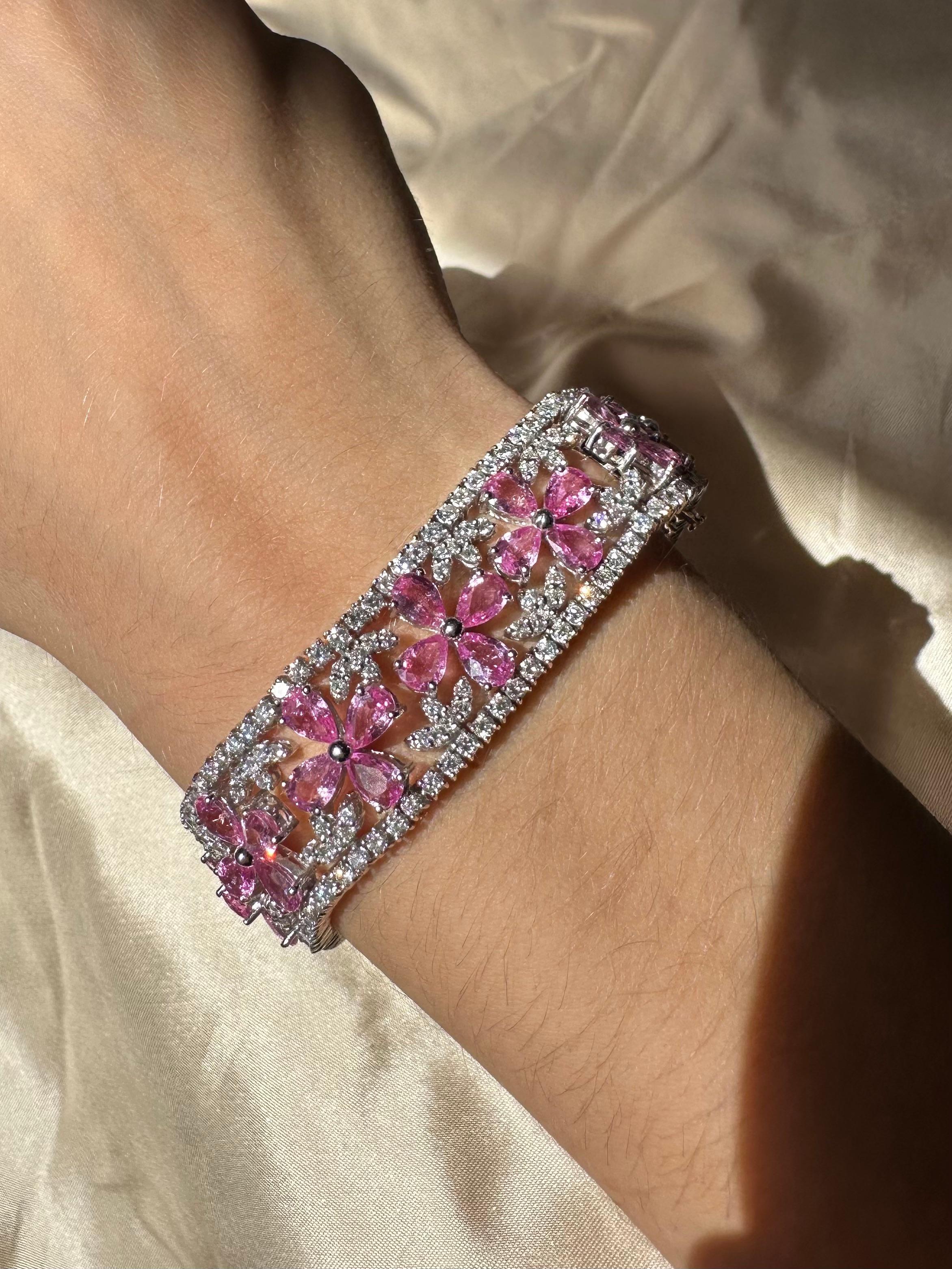 Bracelet fleur en or blanc 18K, diamant et saphir rose taille poire - 7.25 inches en vente 1