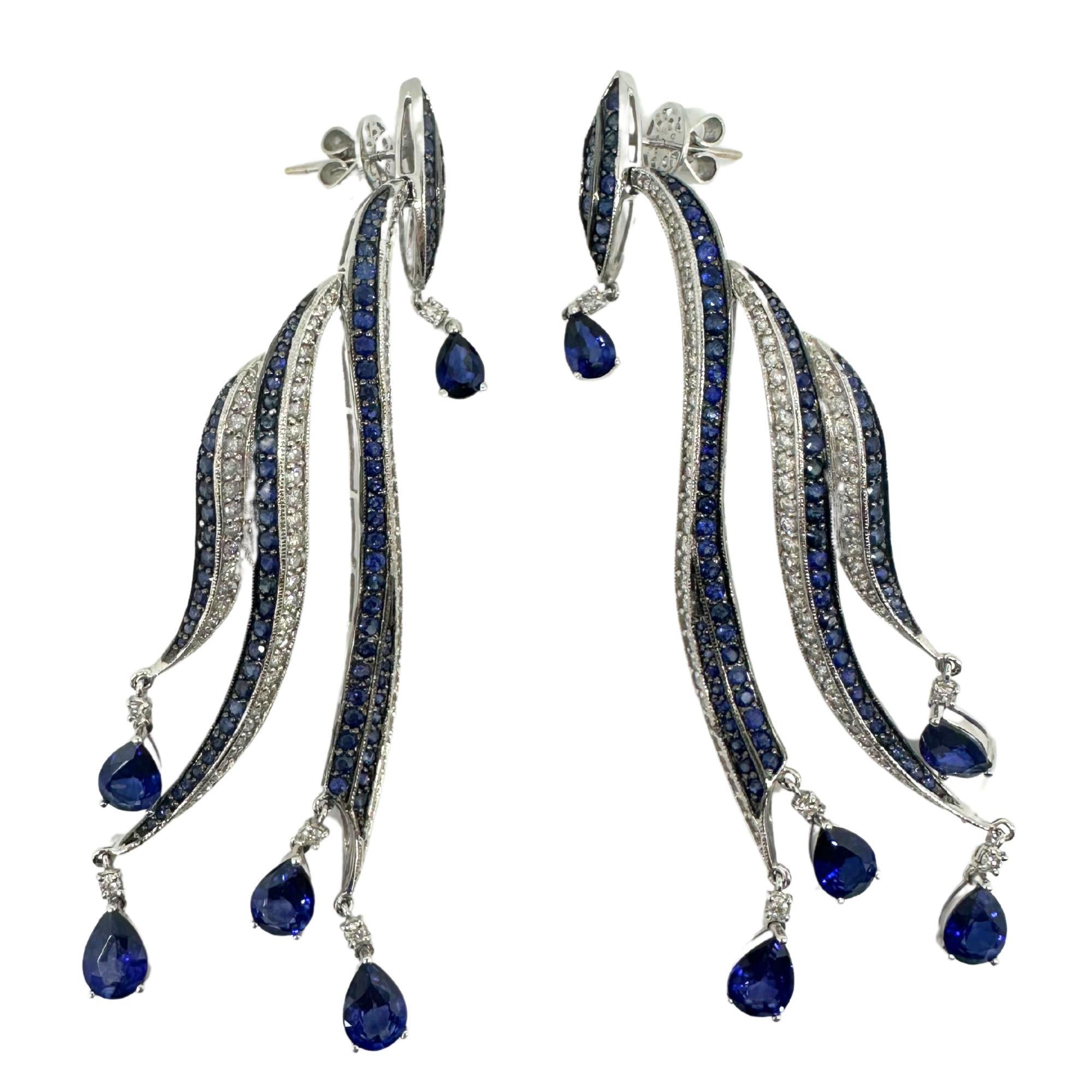 Boucles d'oreilles Casade en or blanc 18K avec diamants et saphirs taille poire en vente 1
