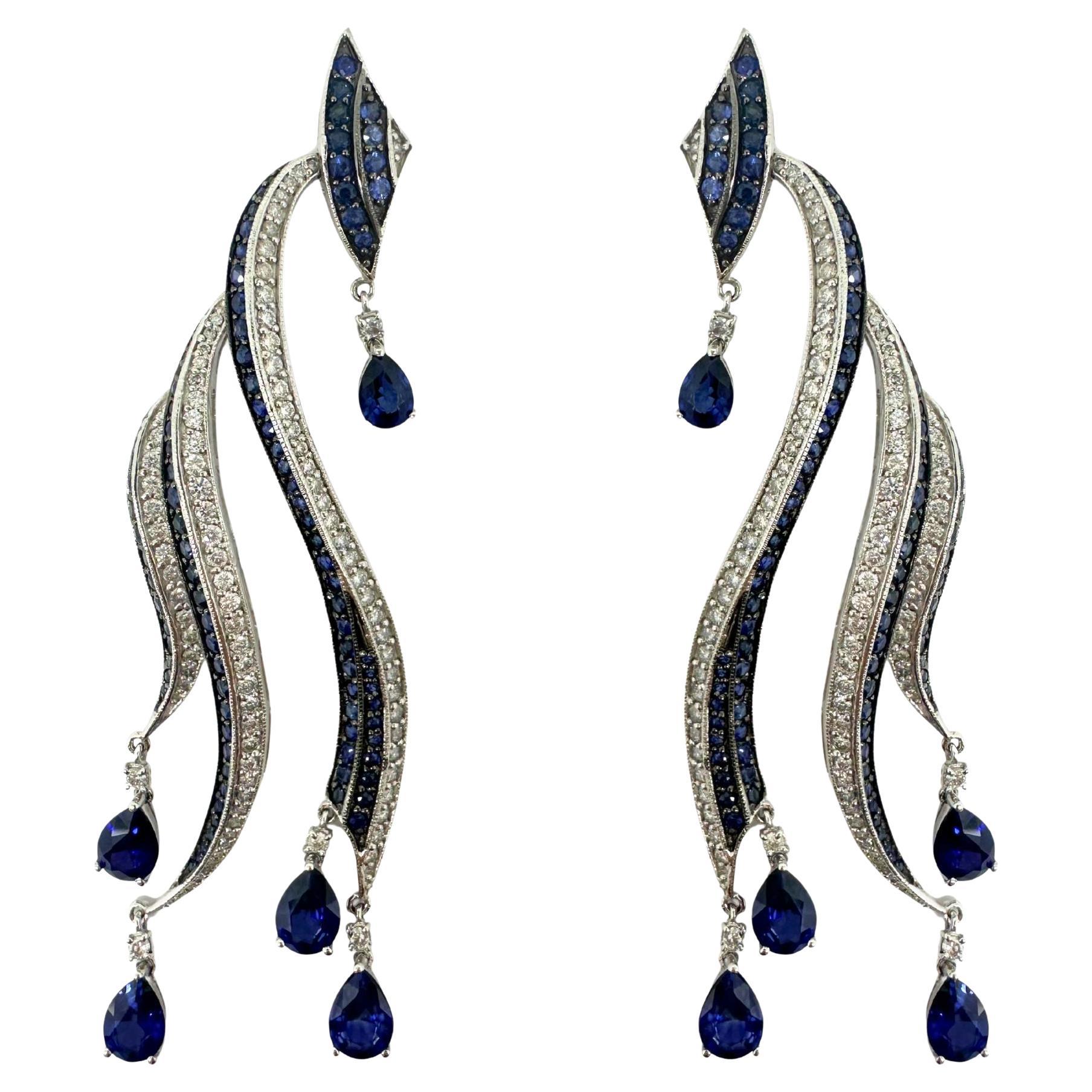 Boucles d'oreilles Casade en or blanc 18K avec diamants et saphirs taille poire