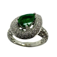18k White Gold Diamond and Pear Shaped Emerald Ring