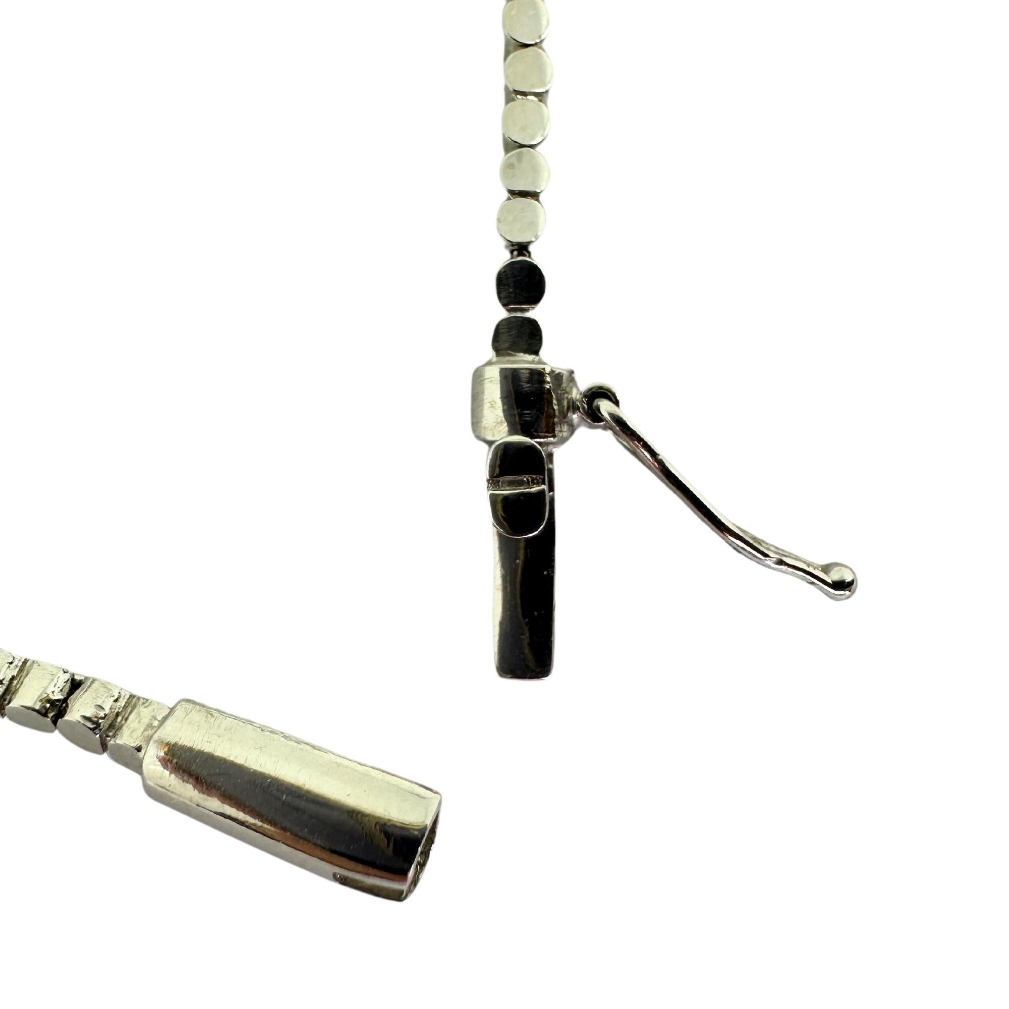 Bracciale in oro bianco 18K con diamanti e rubini a forma di pera in vendita 1