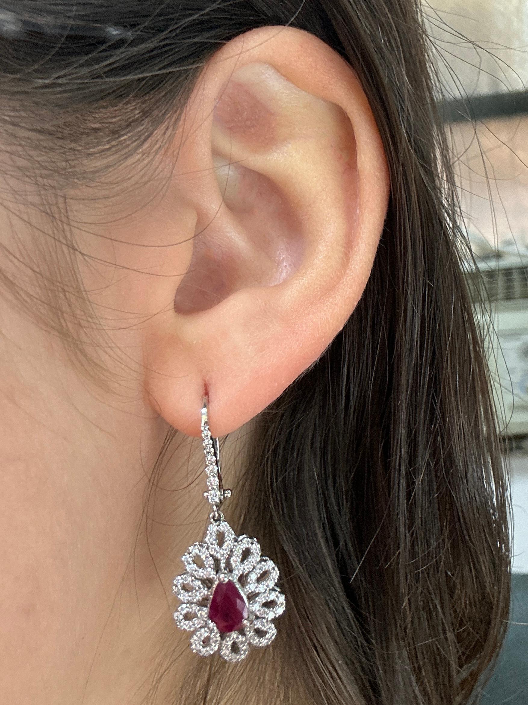 18k White Gold Diamond and Pear Shaped Ruby Earrings In Good Condition For Sale In New York, NY