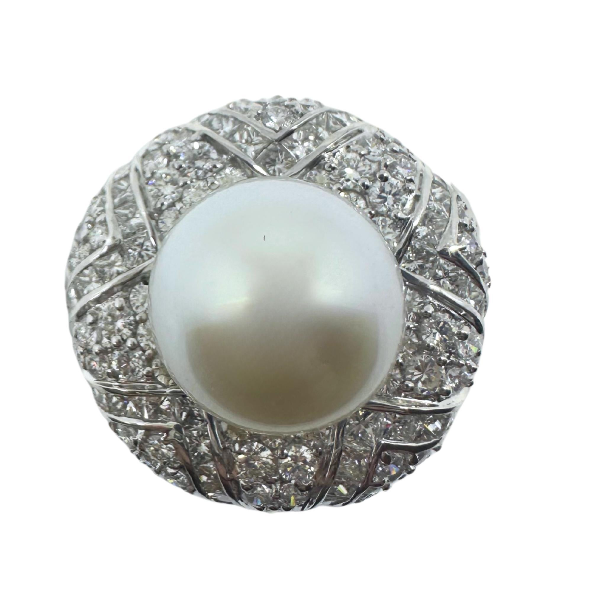 Beautiful 18K White Gold Diamond and Pearl Cocktail Ring. Fits a 6.50 finger, and weighs 11.83 grams. You can find a beautiful pearl at the center of the ring surrounded by 3.47 carats of mixed cut diamonds.

18k White Gold Diamond and Pearl