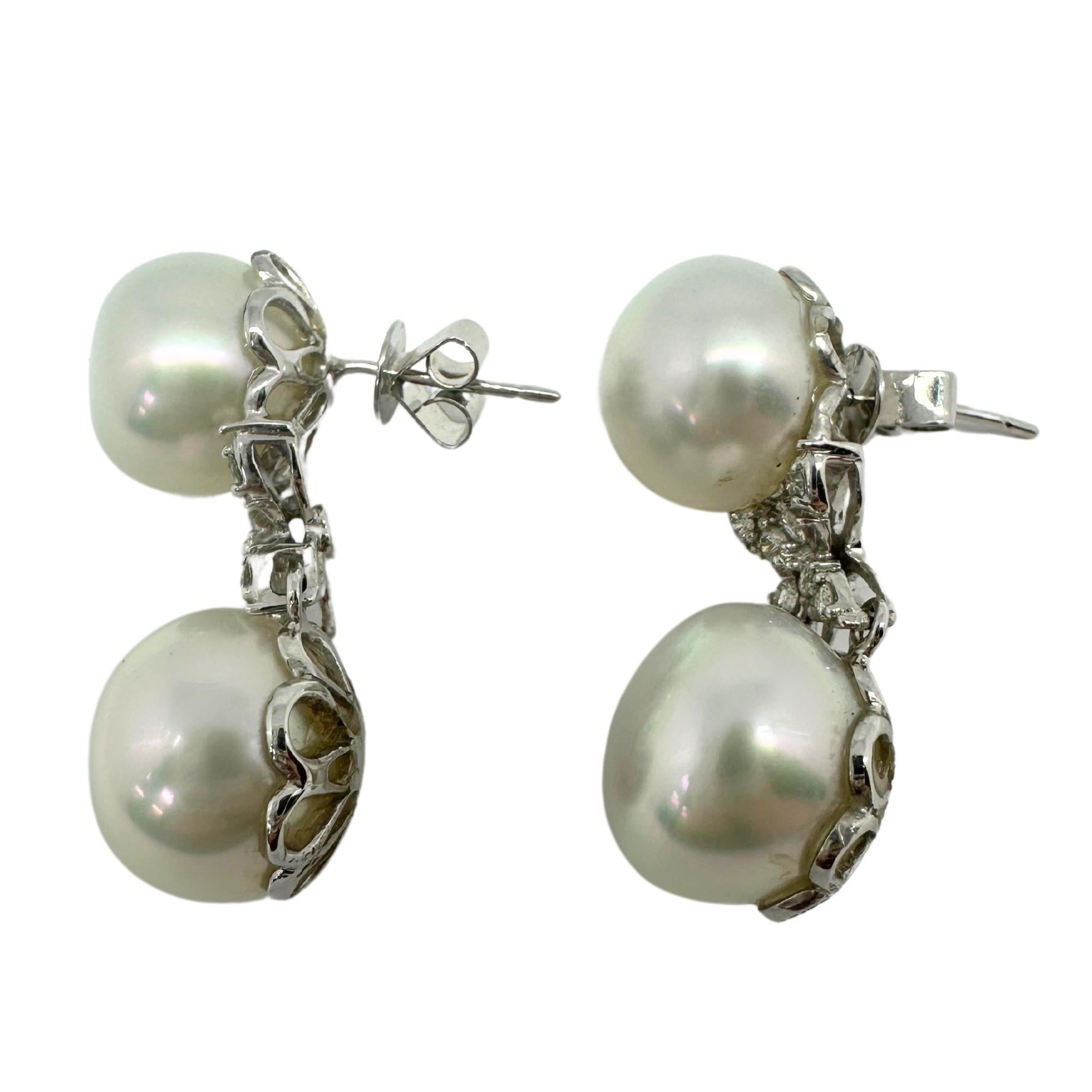 18K White Gold Diamond and Pearl Earrings
Condition: In good condition with some minor surface wear consistent with age.
Length: 1.25 inches
Width: 0.50 inches
Markings: “750